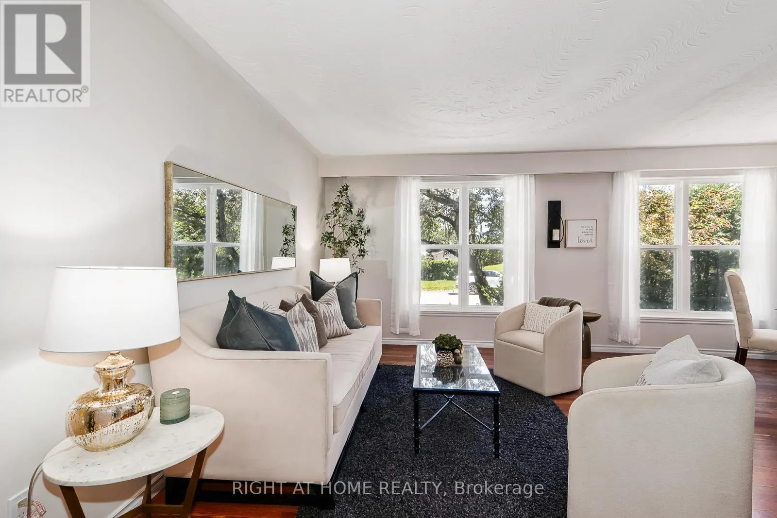 1059 GLEN MHOR CRESCENT