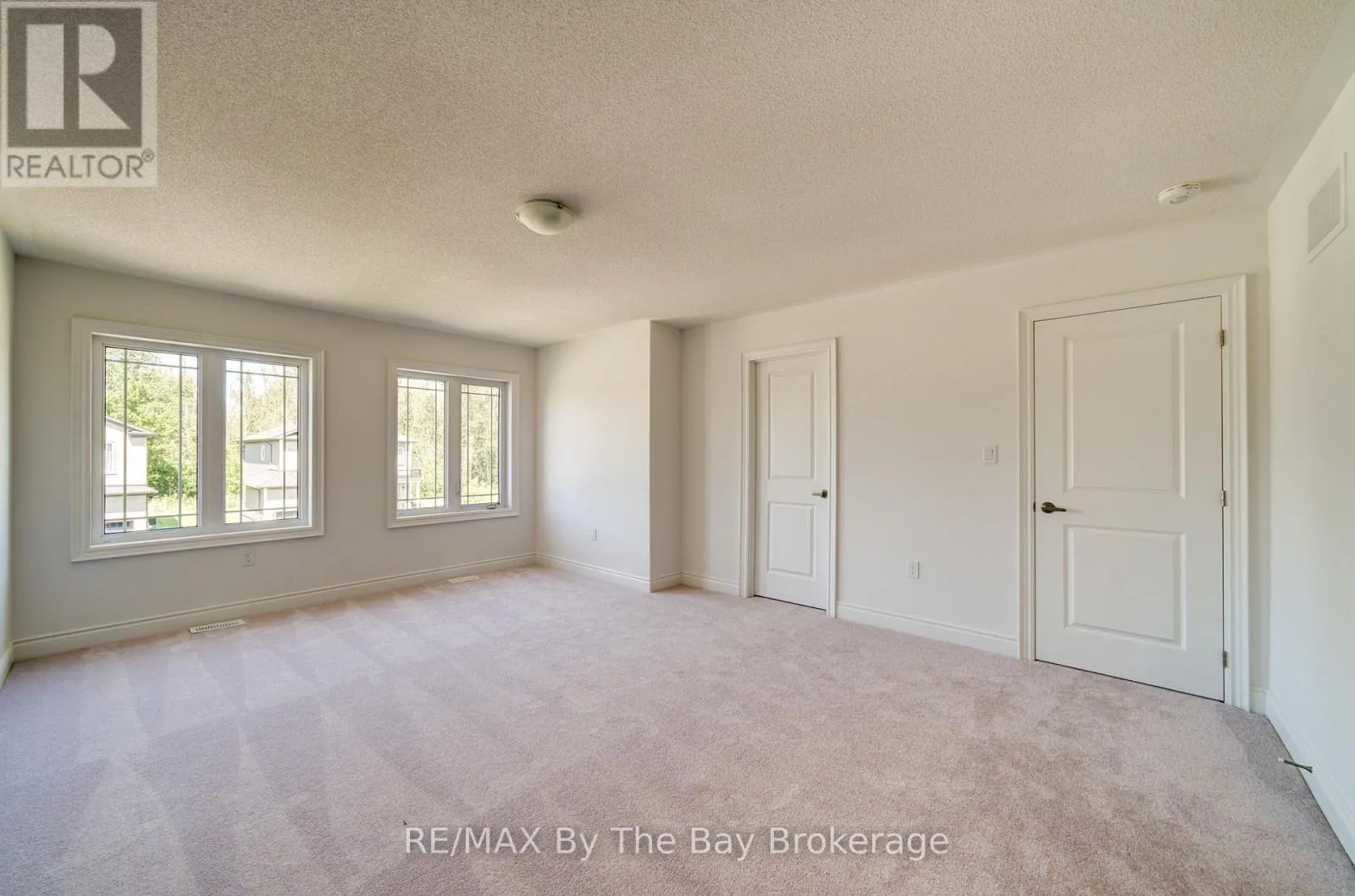 25 AMBER DRIVE