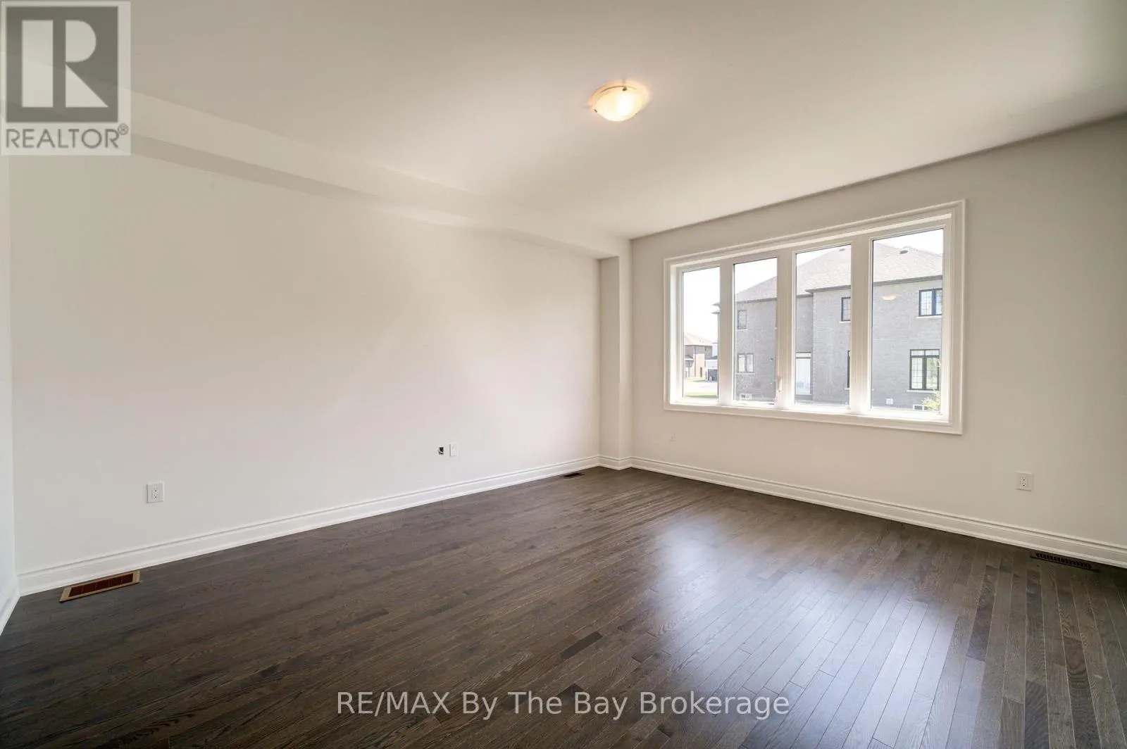 25 AMBER DRIVE