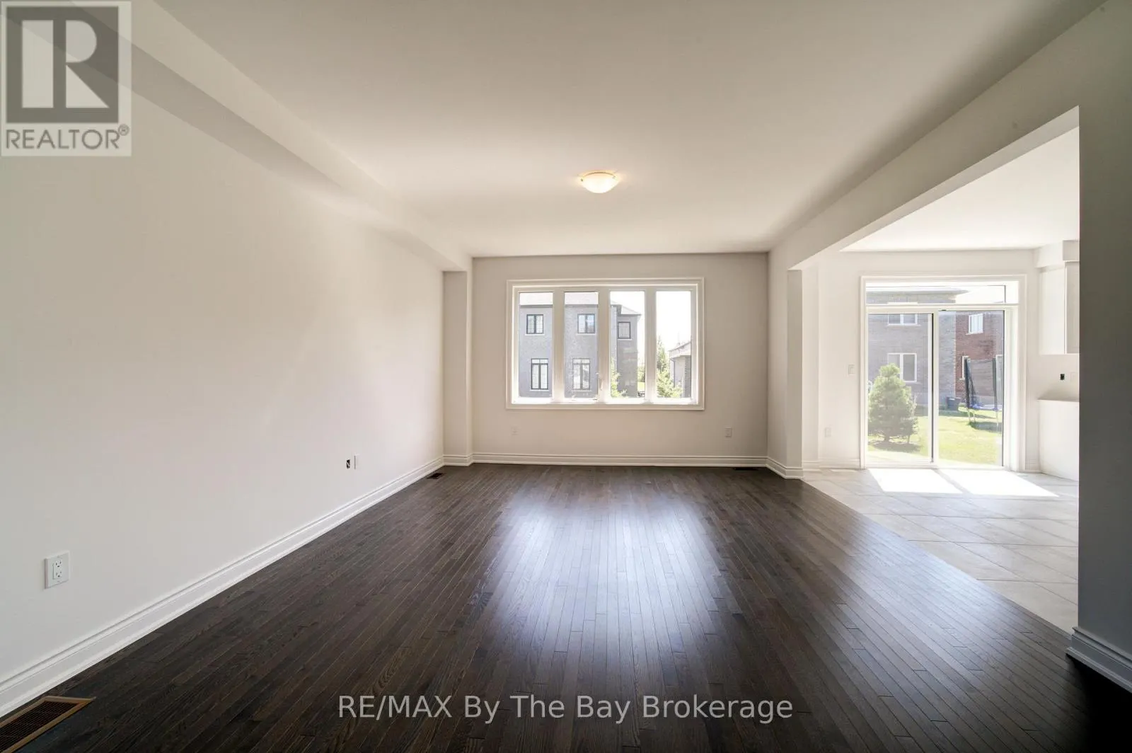 25 AMBER DRIVE