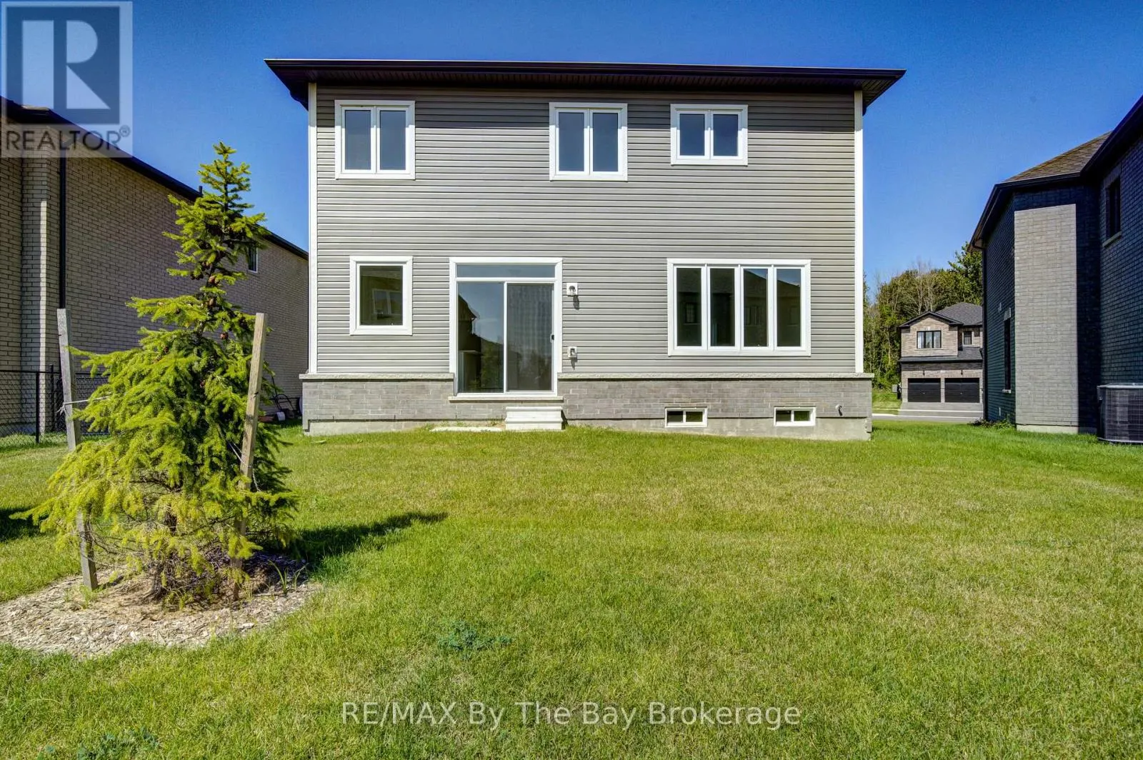 25 AMBER DRIVE