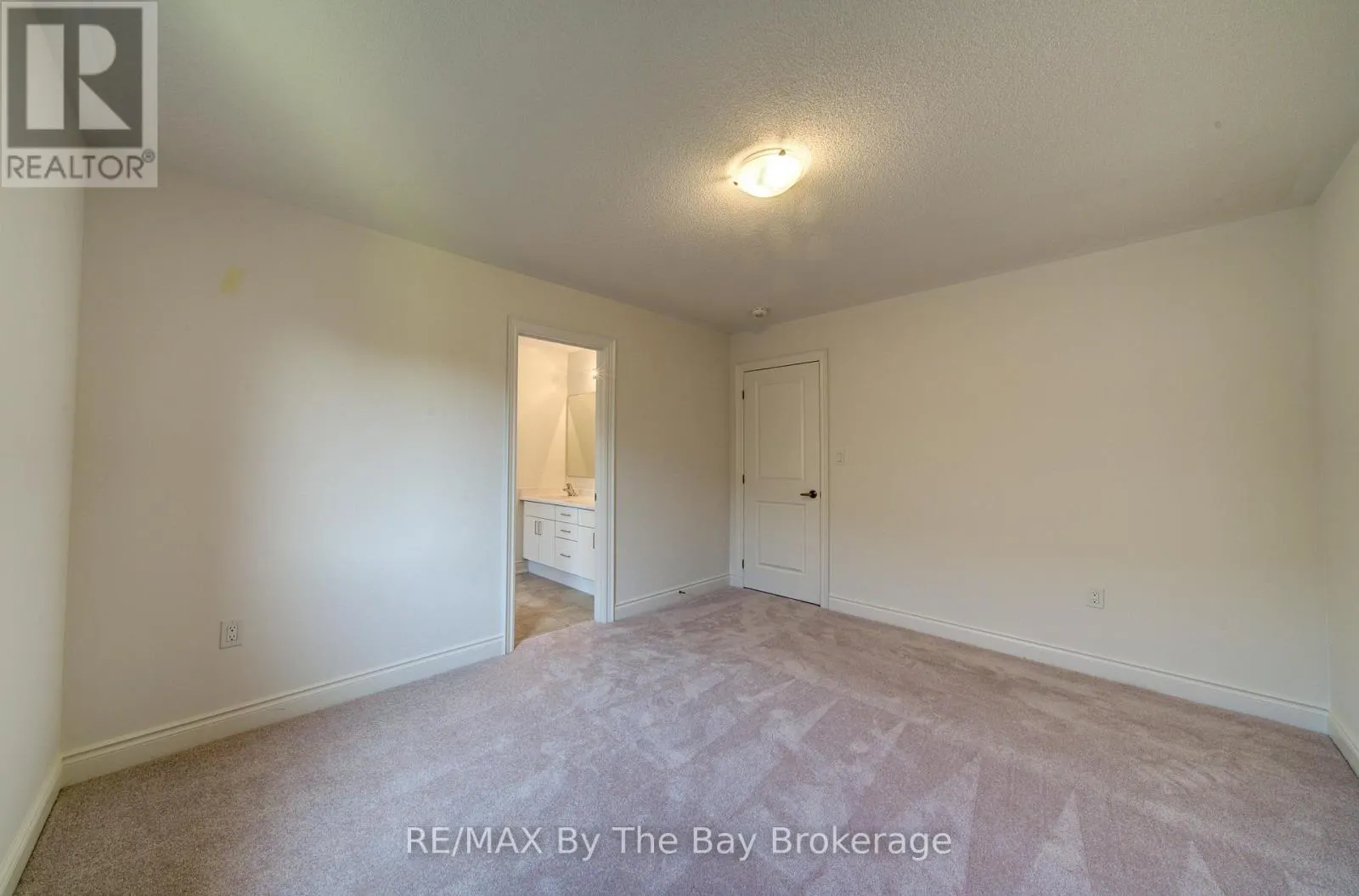 25 AMBER DRIVE