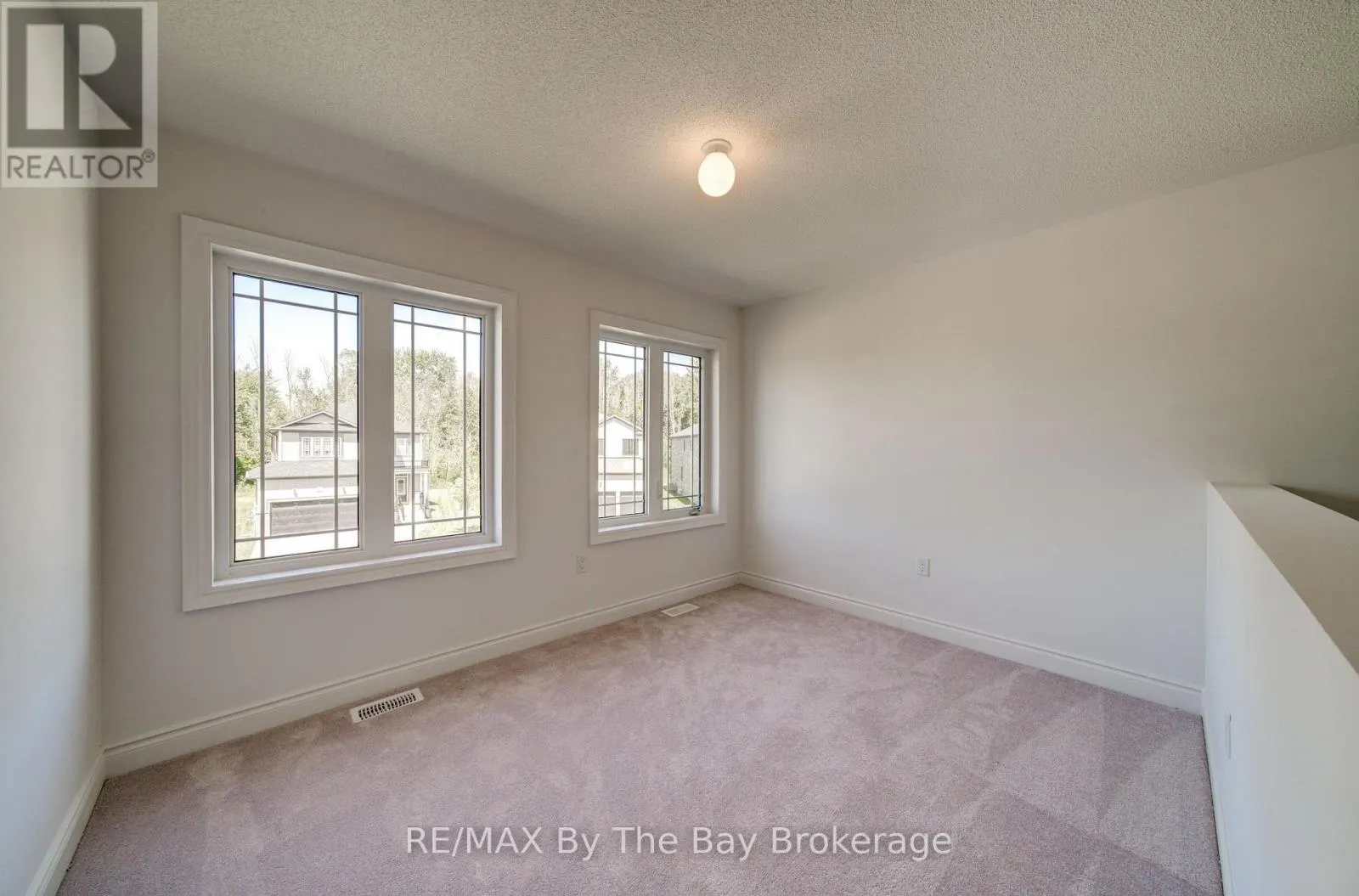 25 AMBER DRIVE