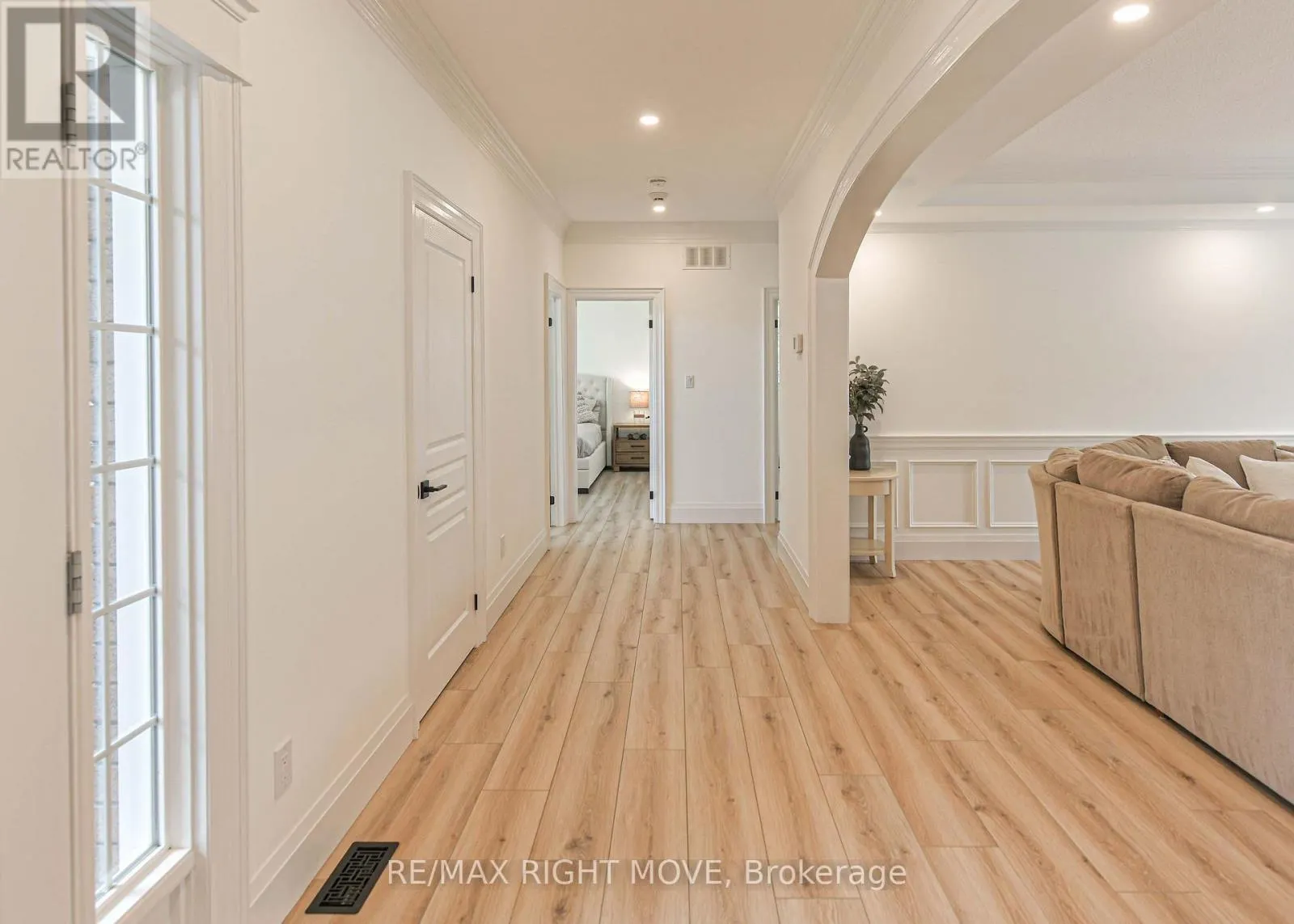 1043 HURLWOOD LANE