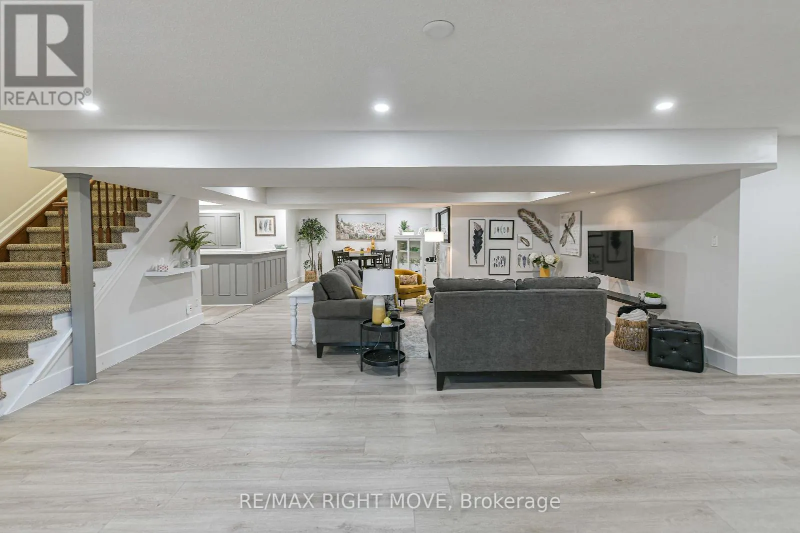 1043 HURLWOOD LANE