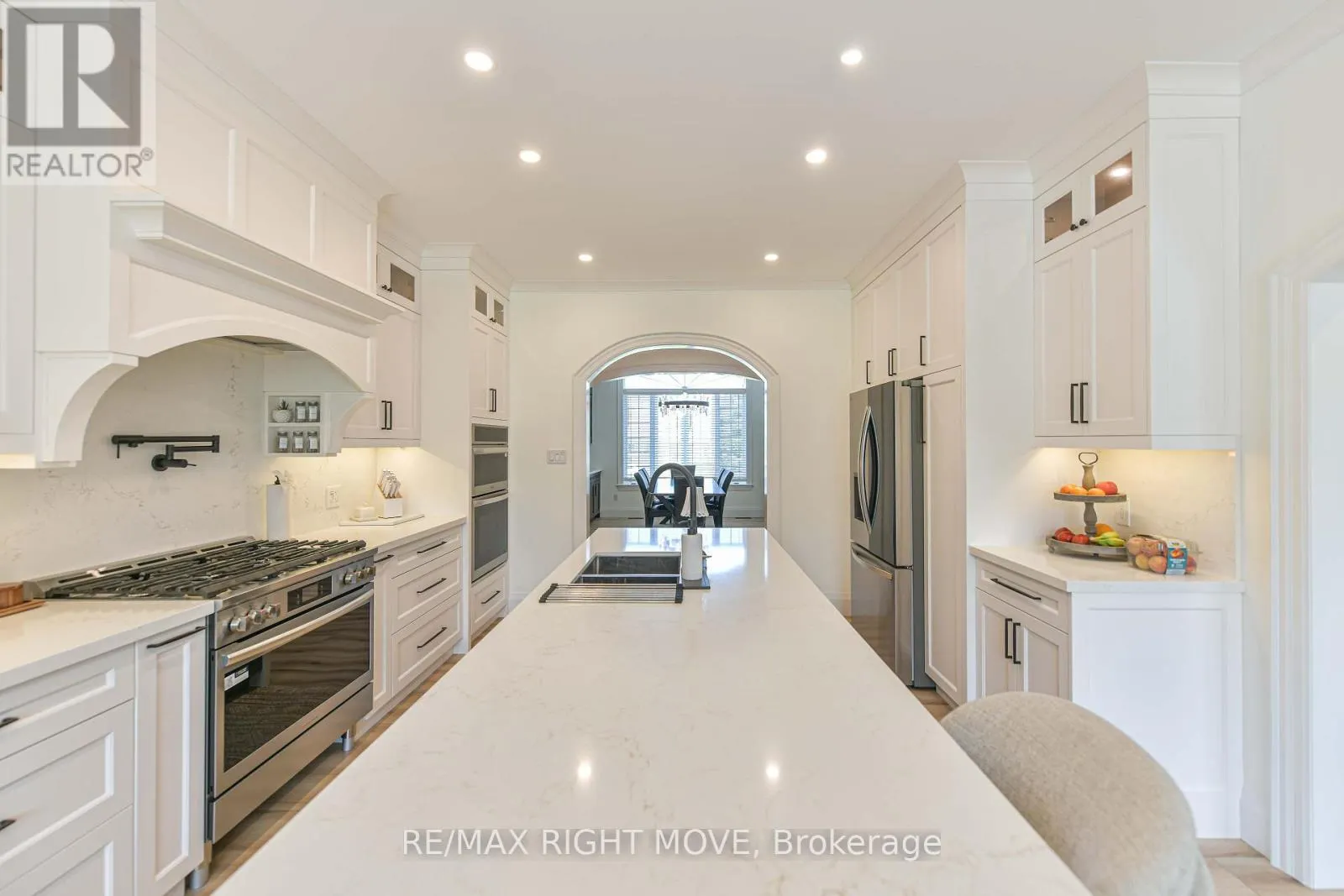 1043 HURLWOOD LANE
