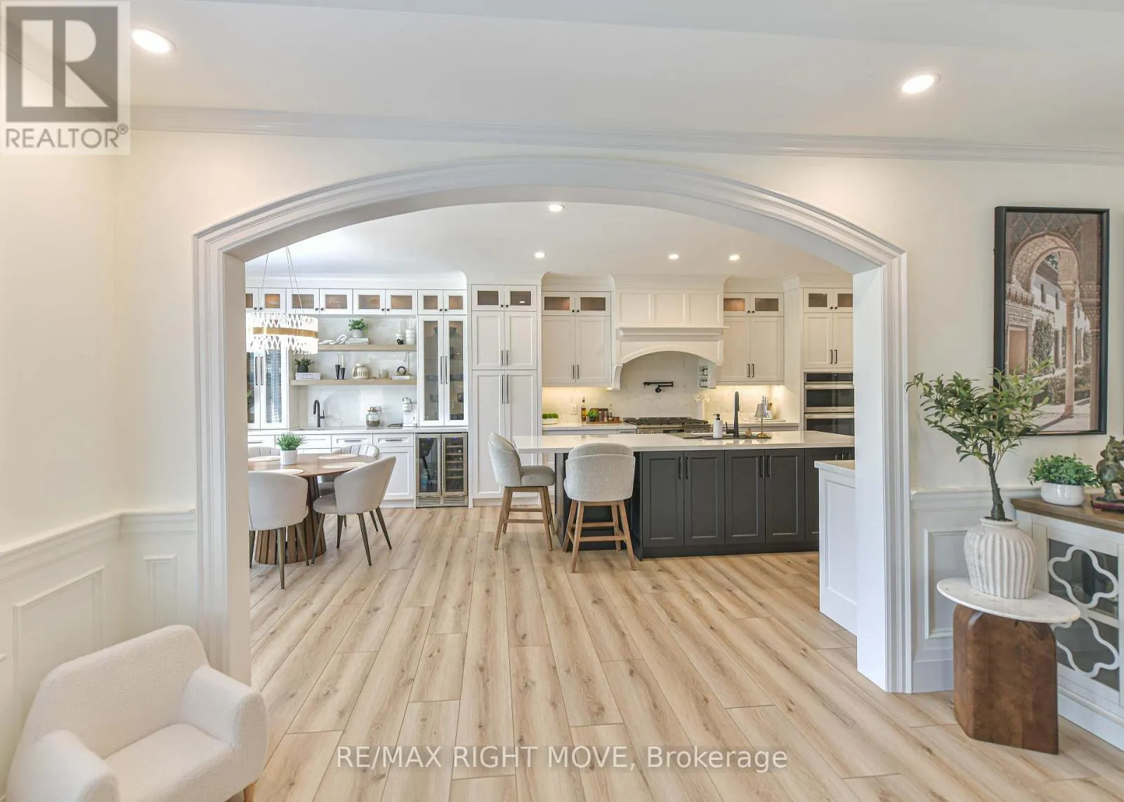 1043 HURLWOOD LANE