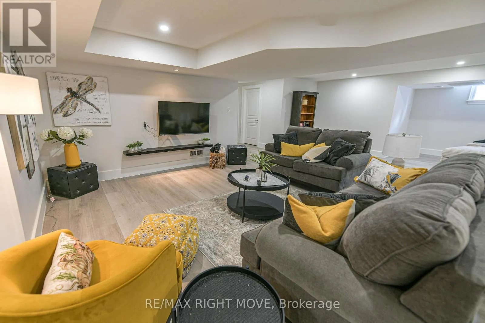 1043 HURLWOOD LANE