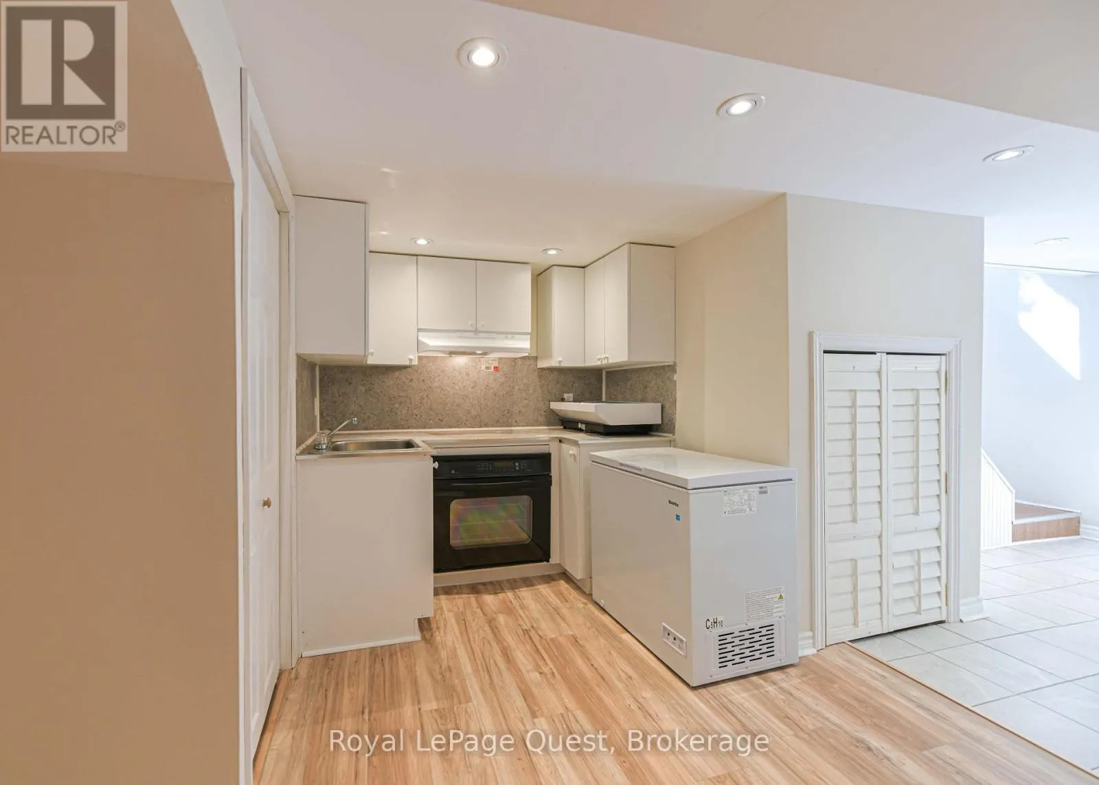 401 MISSISSAGA STREET W