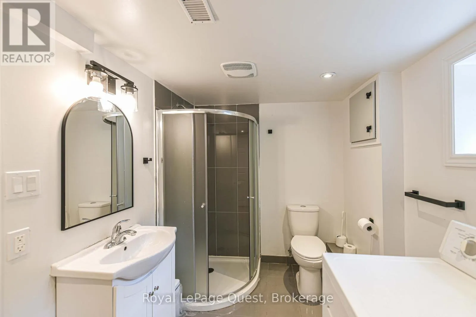 401 MISSISSAGA STREET W