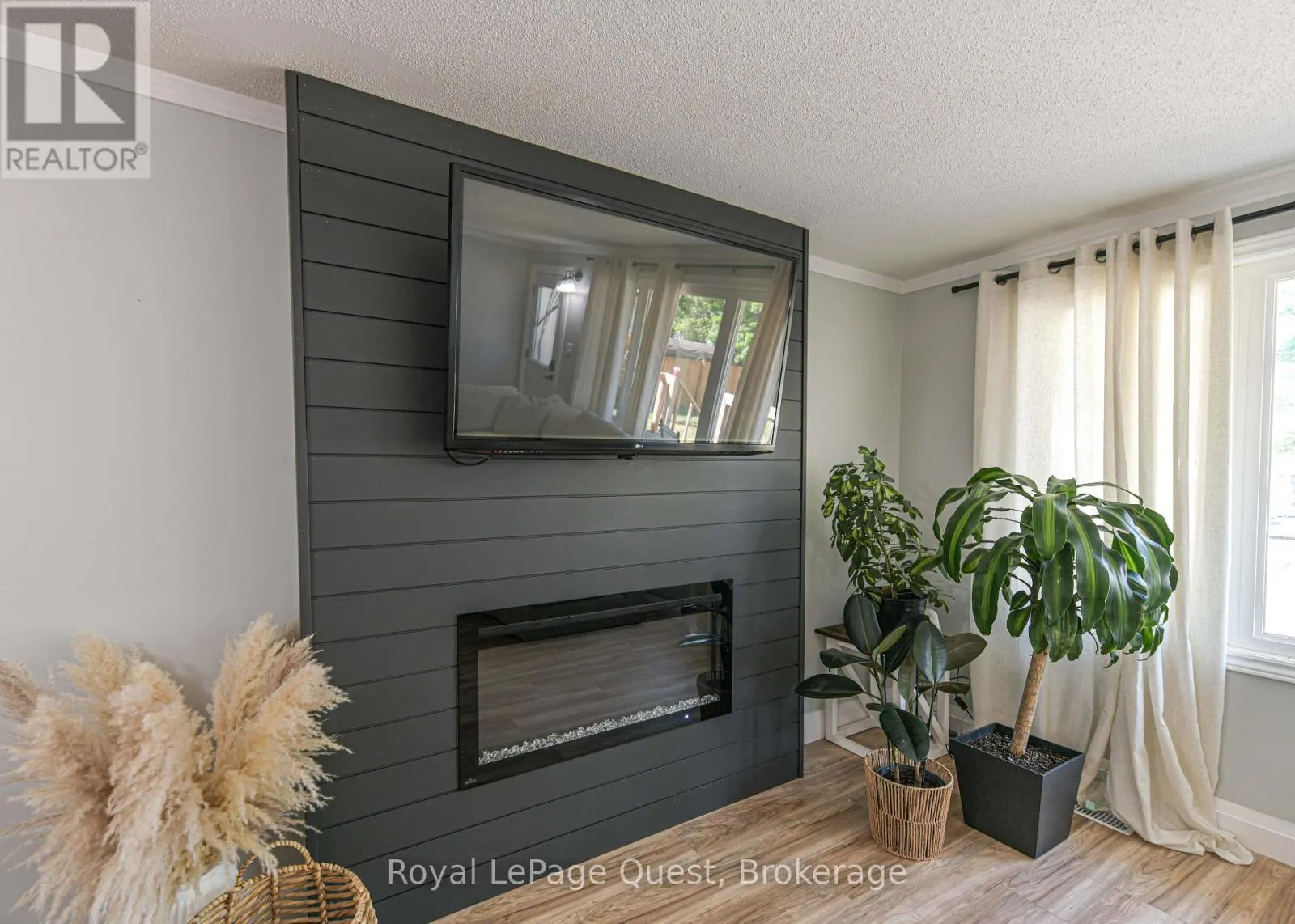 401 MISSISSAGA STREET W