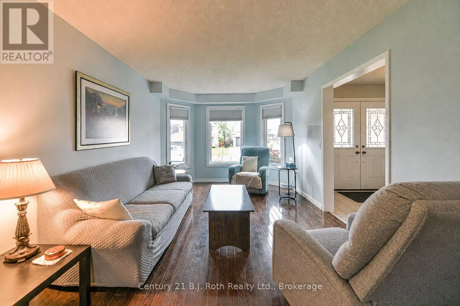 16 FRONTIER AVENUE