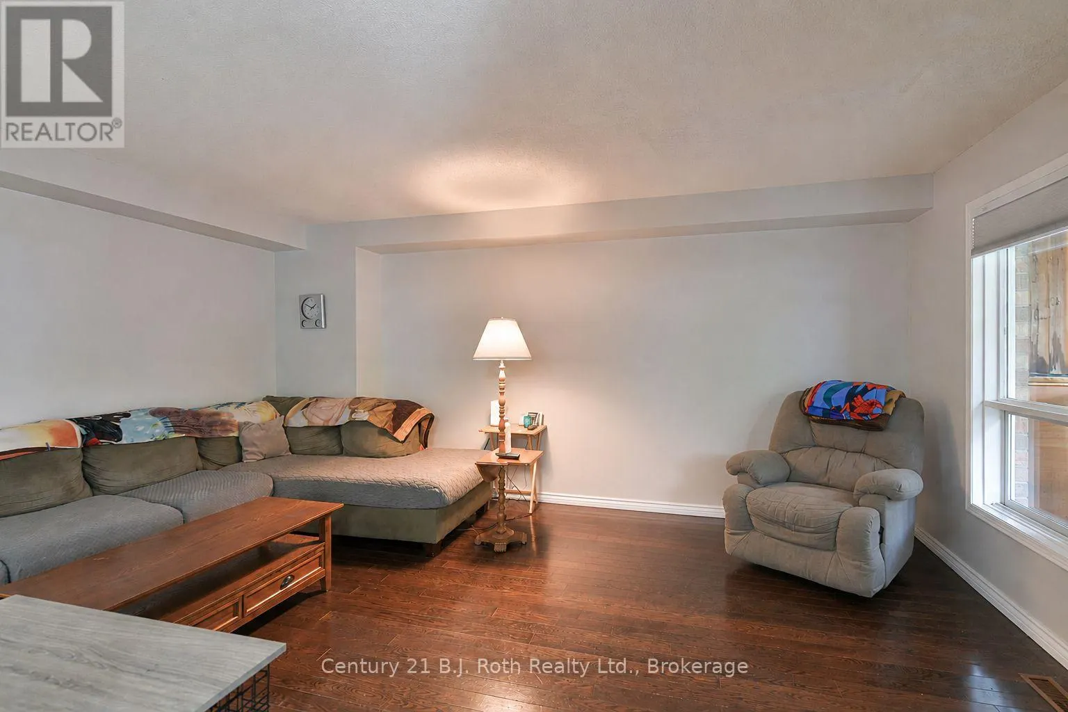 16 FRONTIER AVENUE