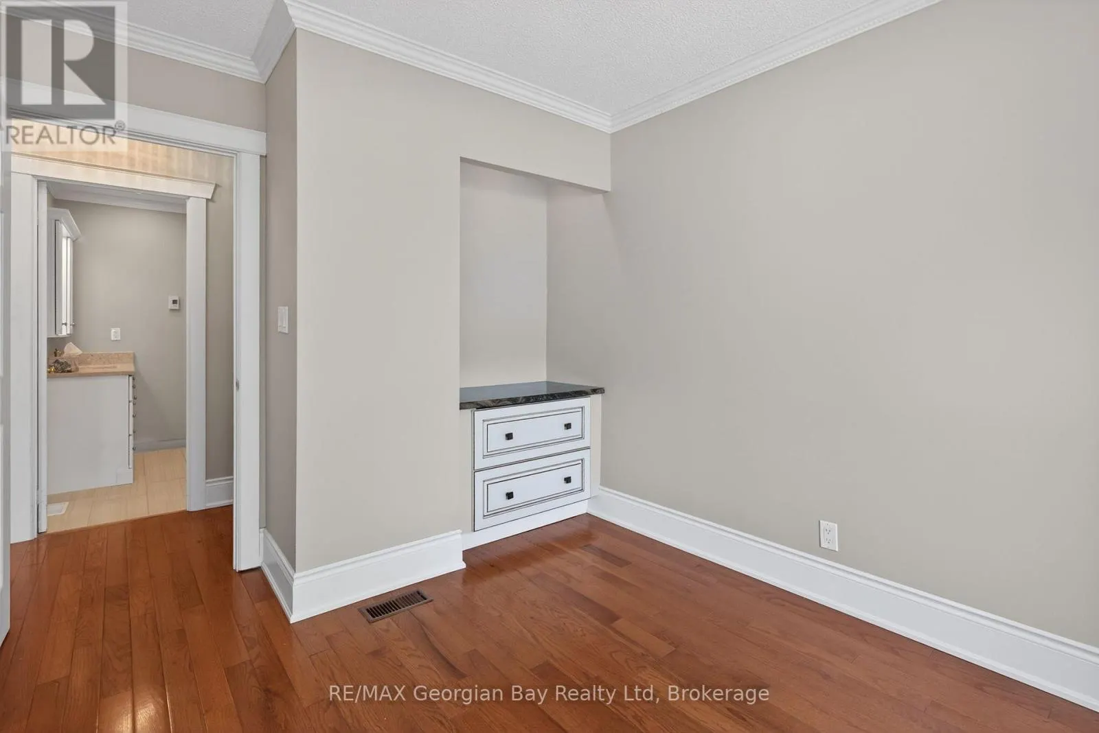 63 - 696 KING STREET #63