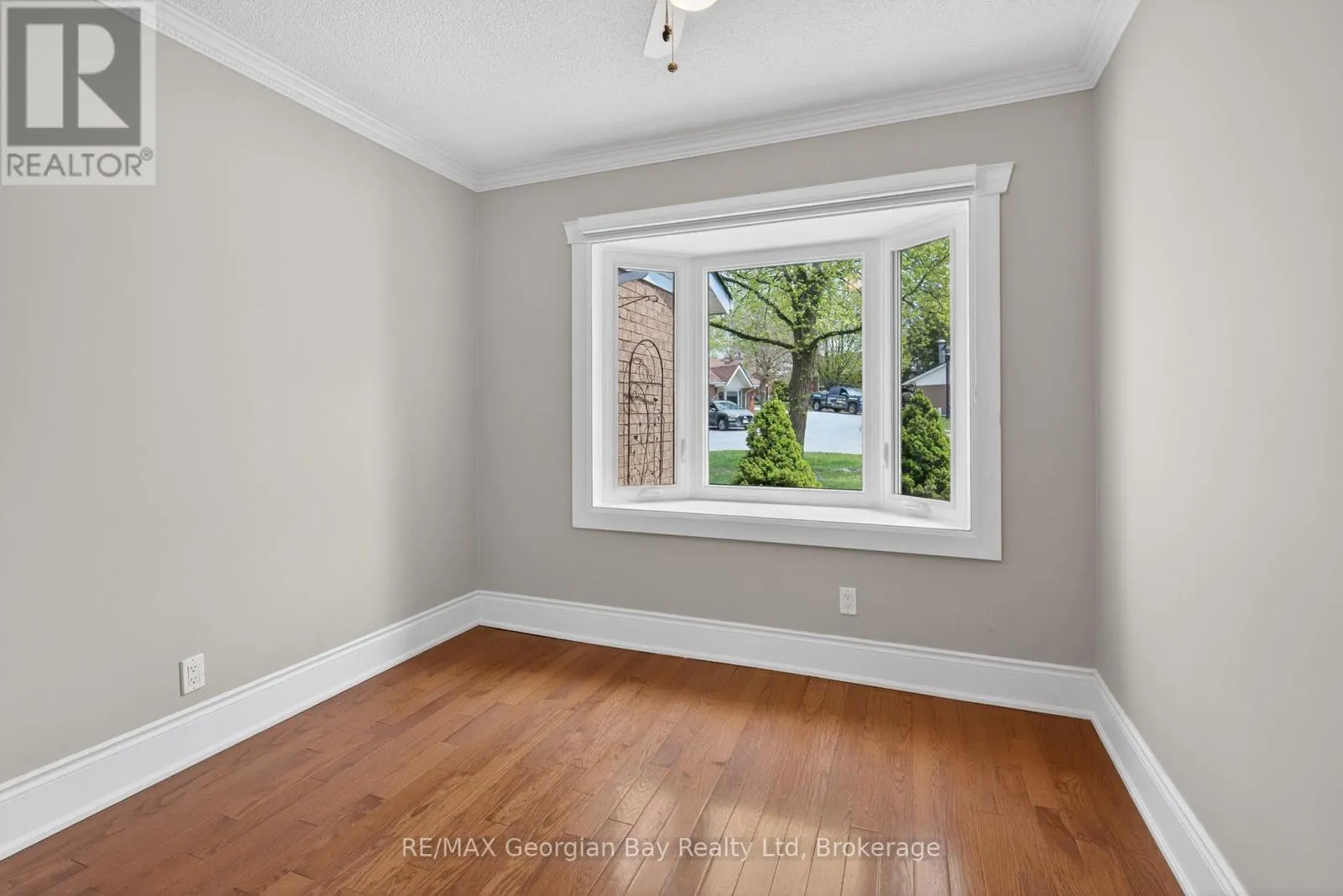 63 - 696 KING STREET #63
