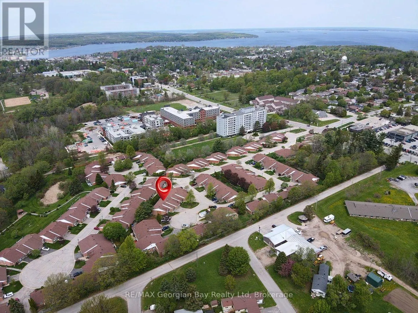 63 - 696 KING STREET #63