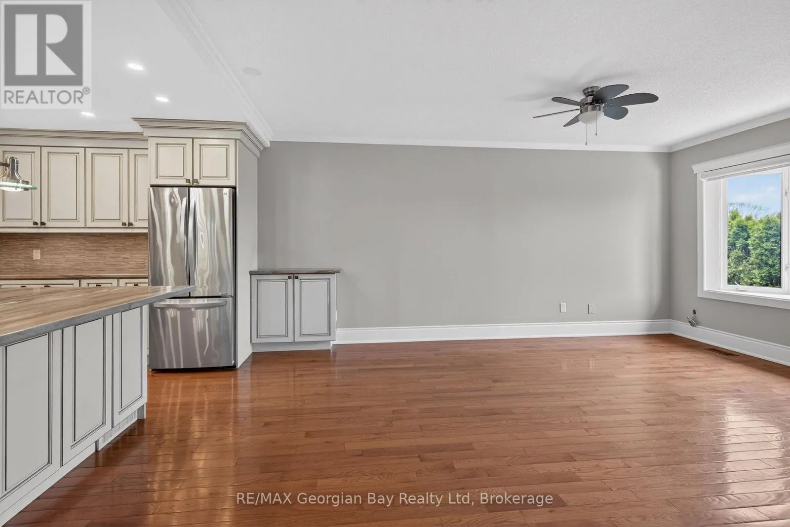 63 - 696 KING STREET #63
