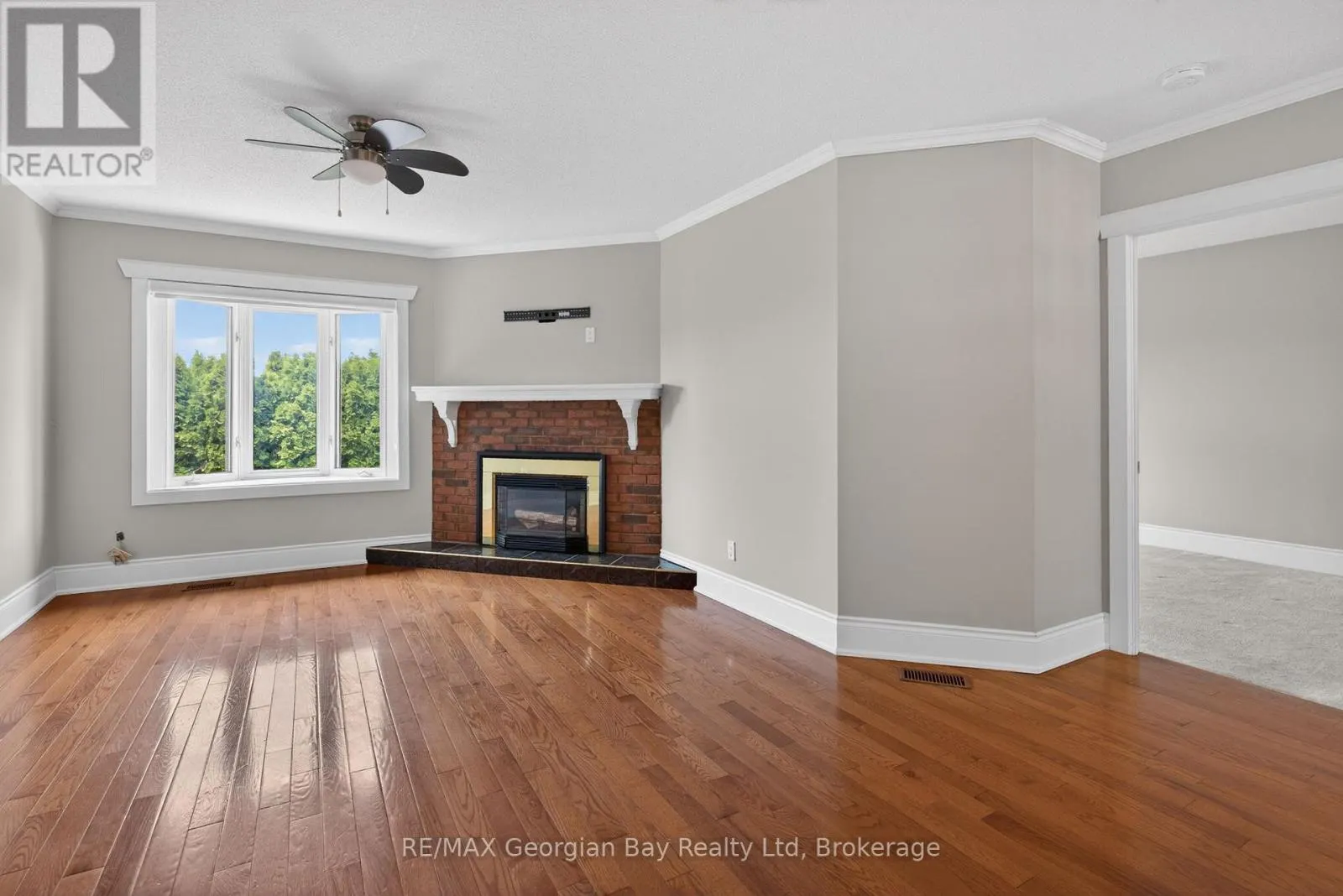 63 - 696 KING STREET #63