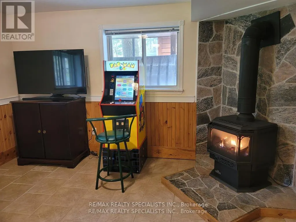 7464 ASH CRESCENT