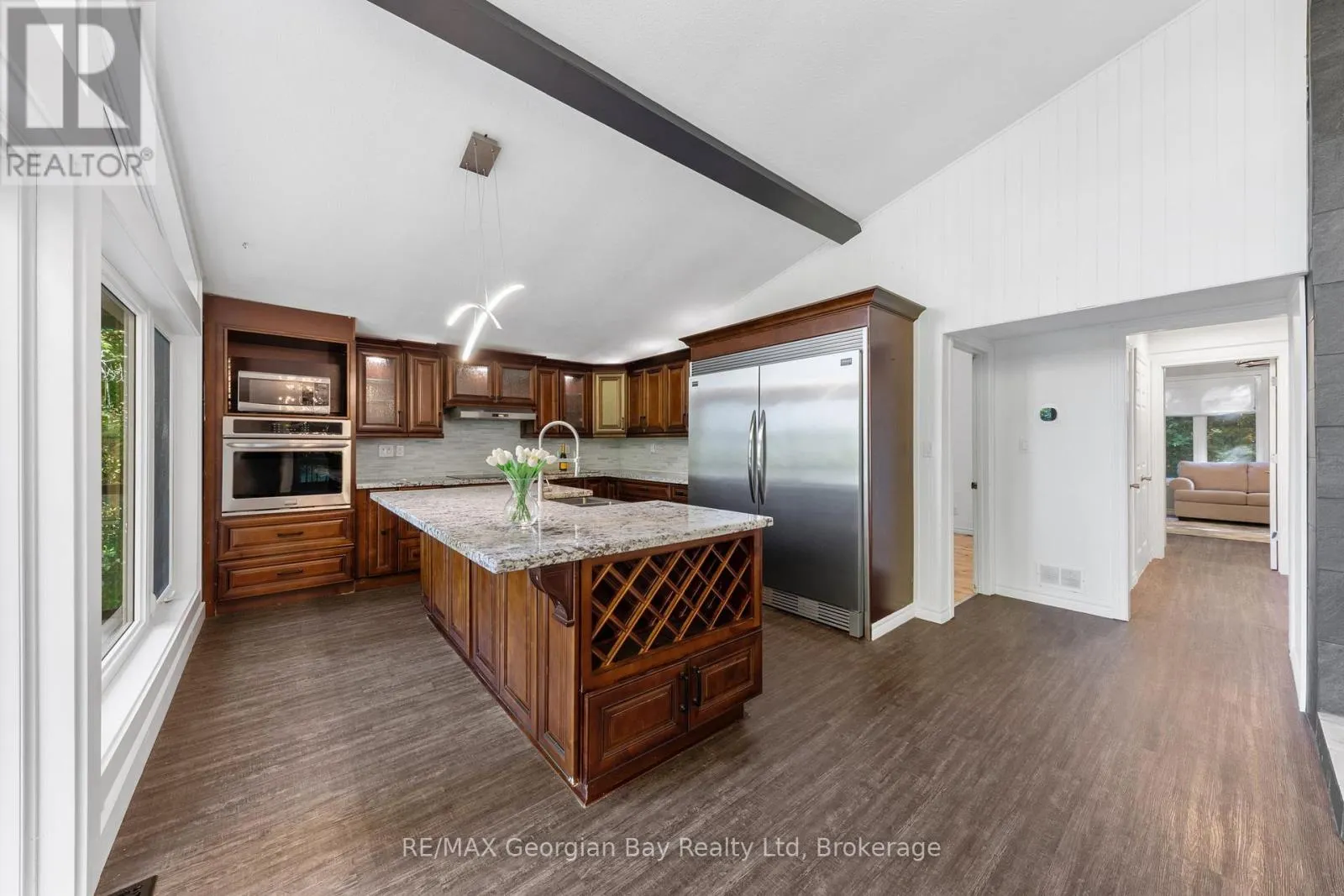 1745 TWIN OAKS CRESCENT