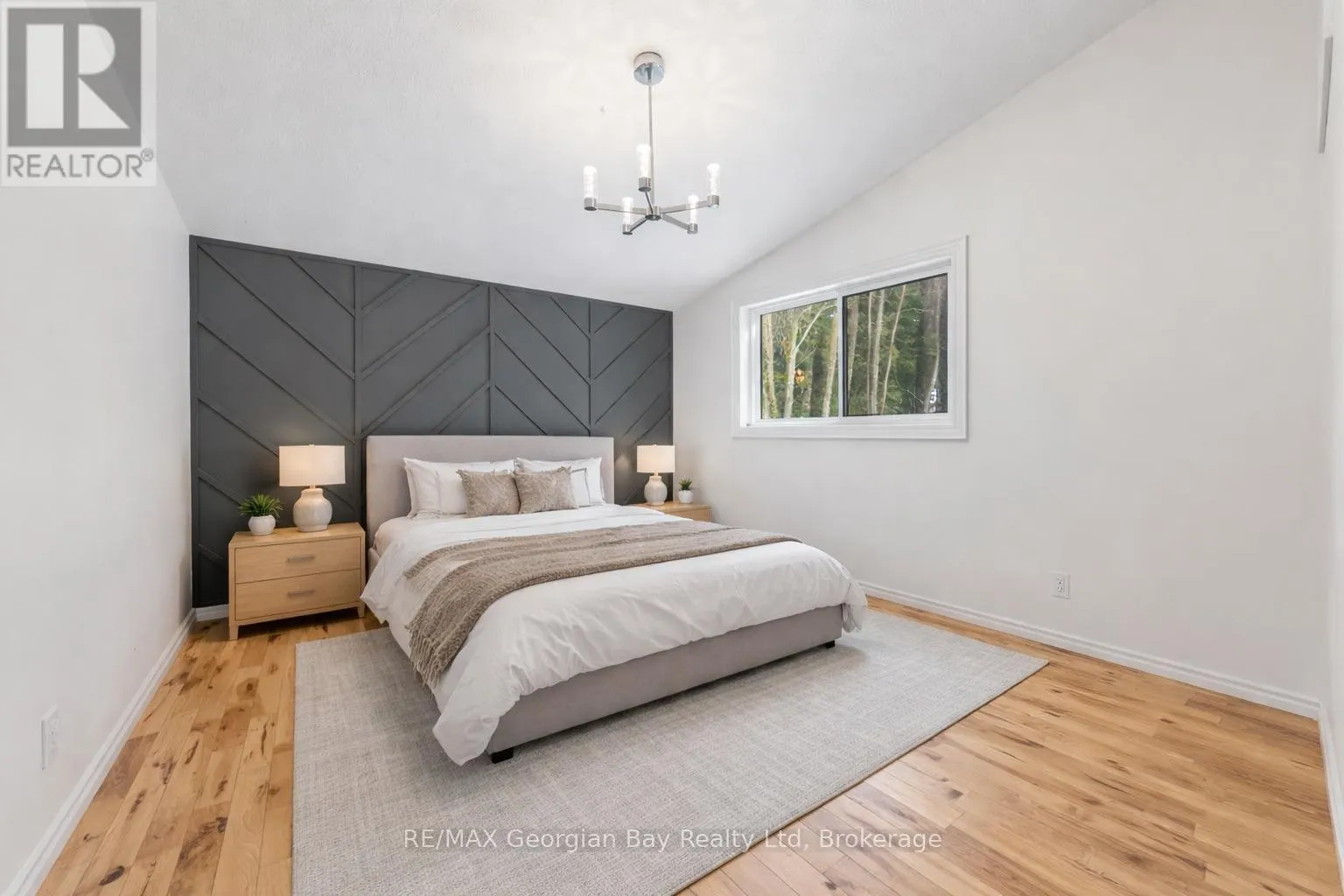 1745 TWIN OAKS CRESCENT
