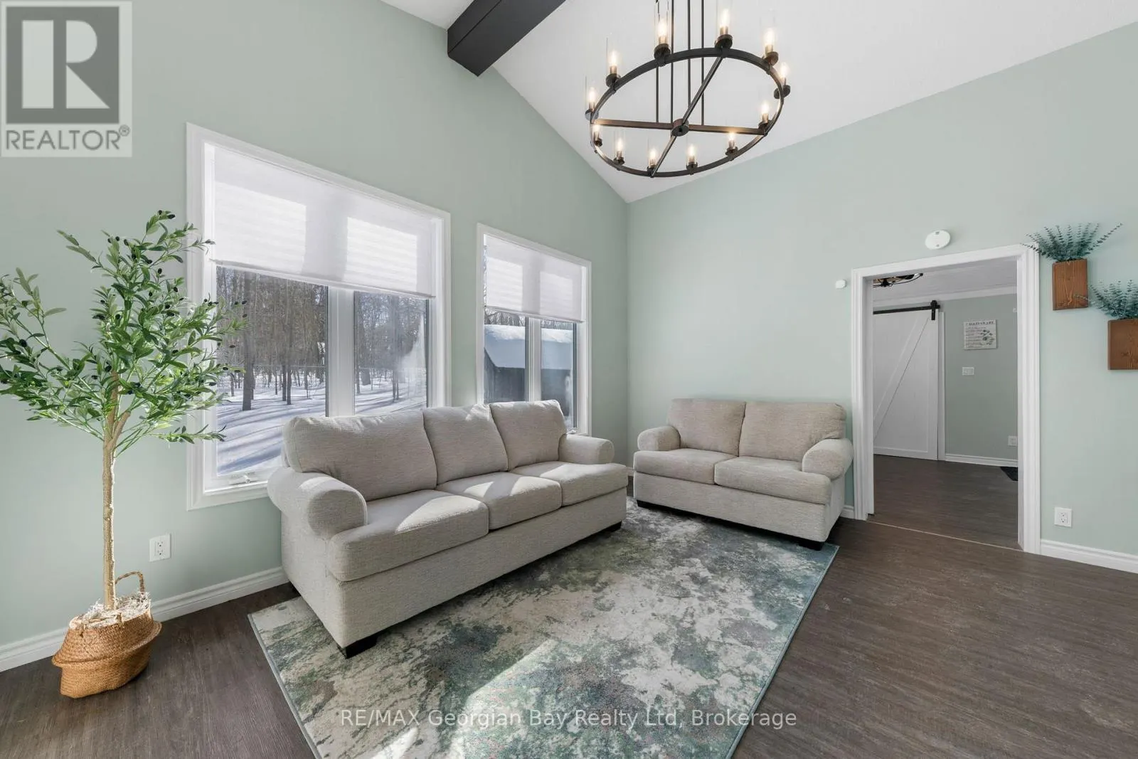 1745 TWIN OAKS CRESCENT