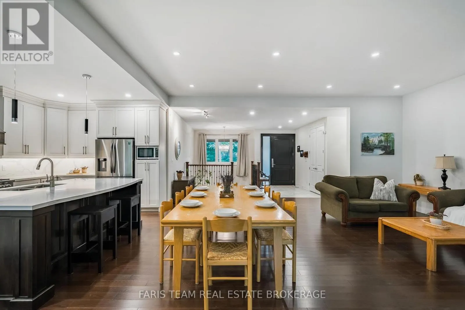 34 OAKWOOD AVENUE