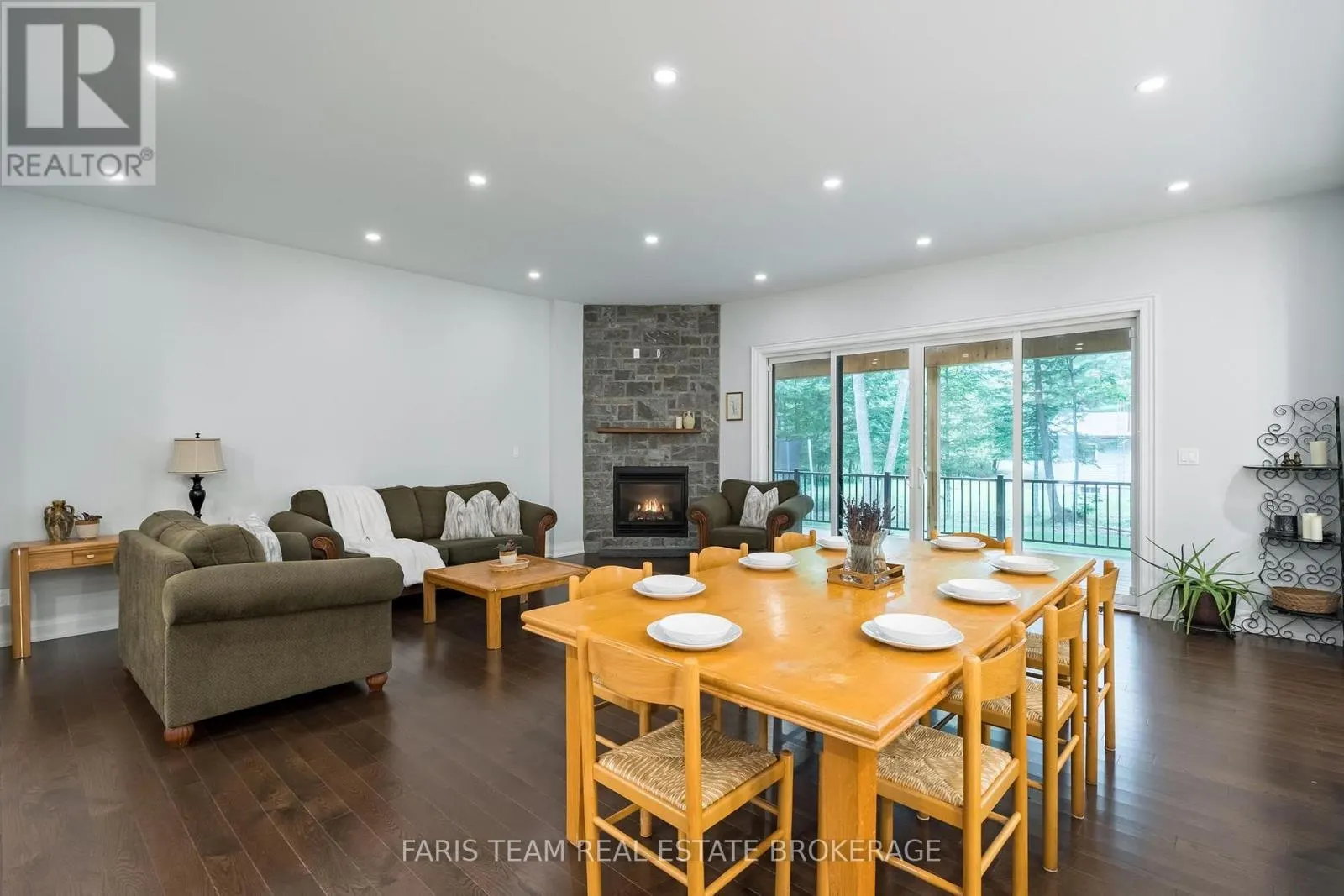 34 OAKWOOD AVENUE