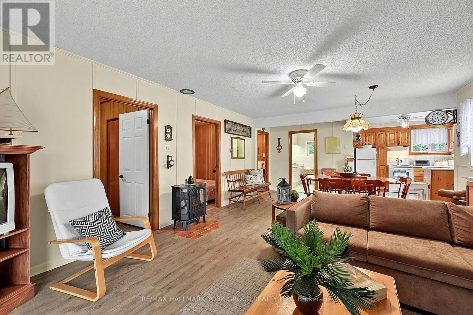 1085 RIVER ROAD E