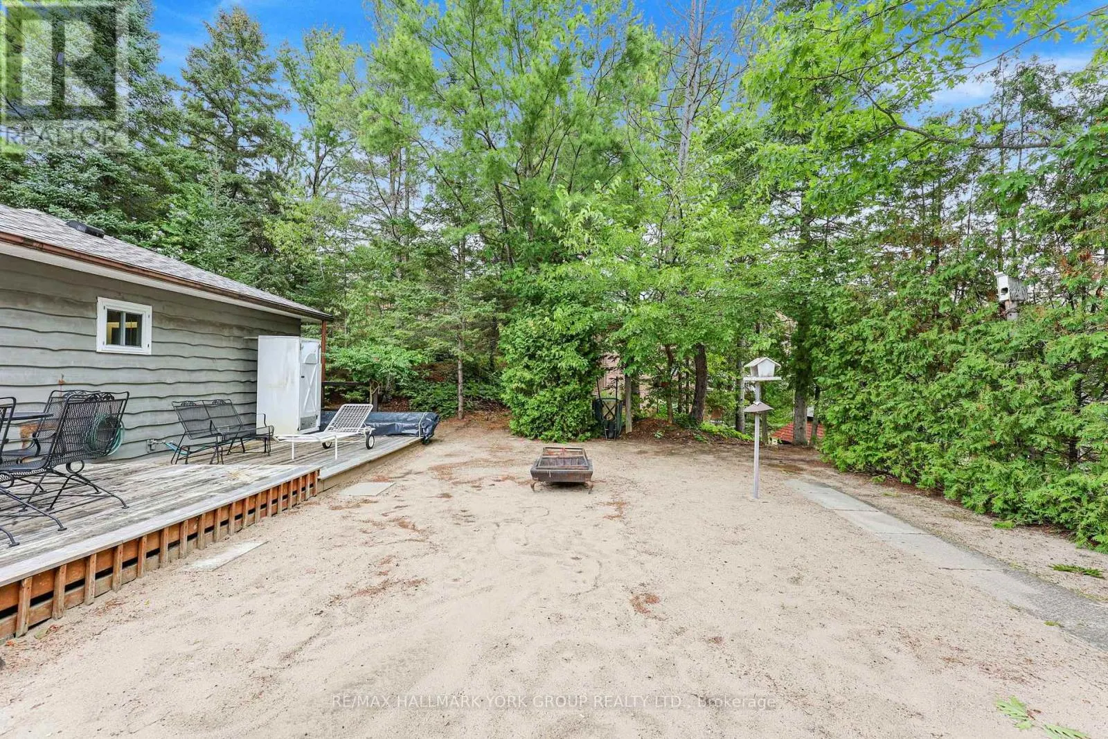 1085 RIVER ROAD E
