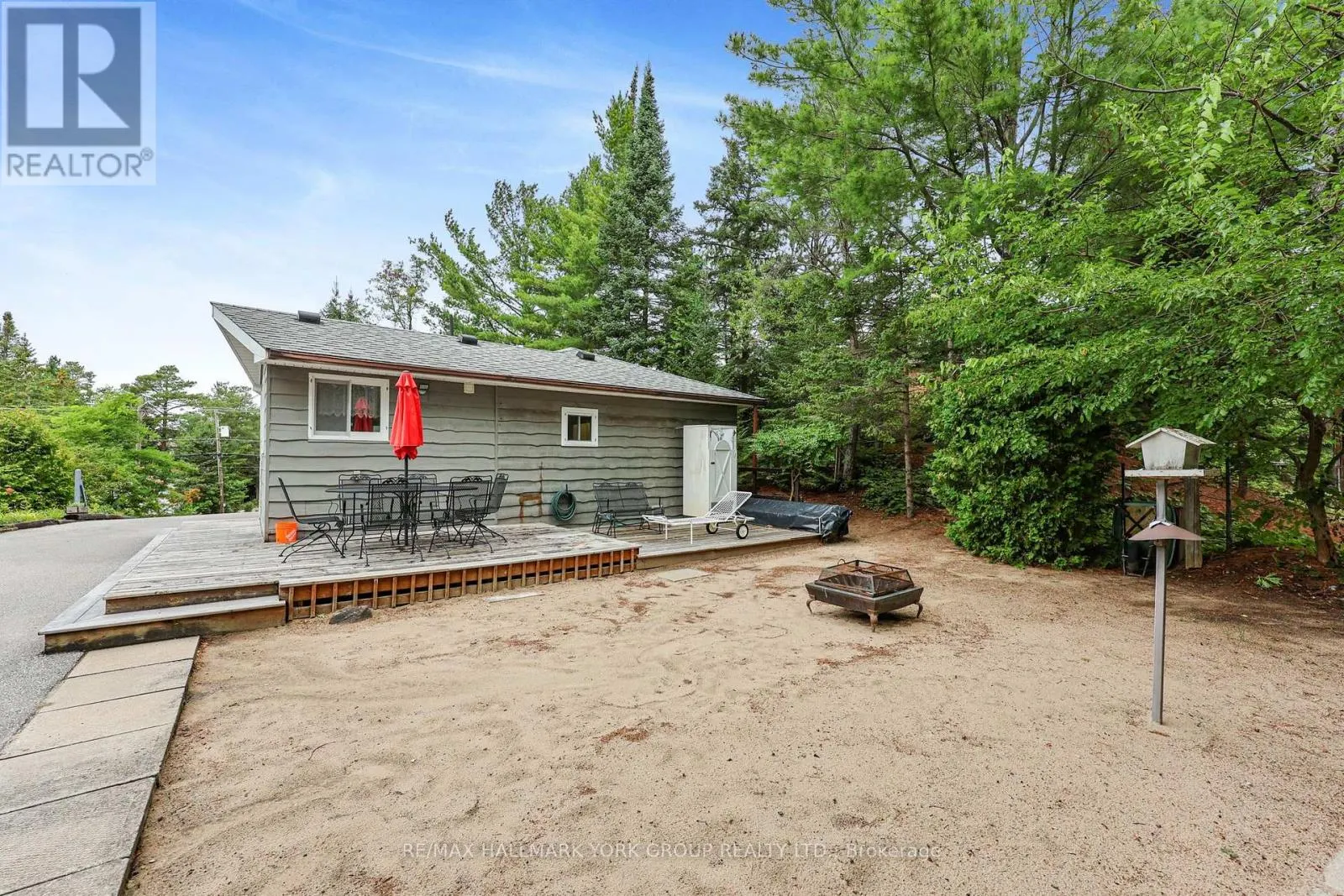 1085 RIVER ROAD E