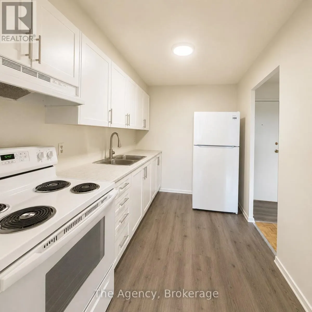 303 - 550 KING STREET #303