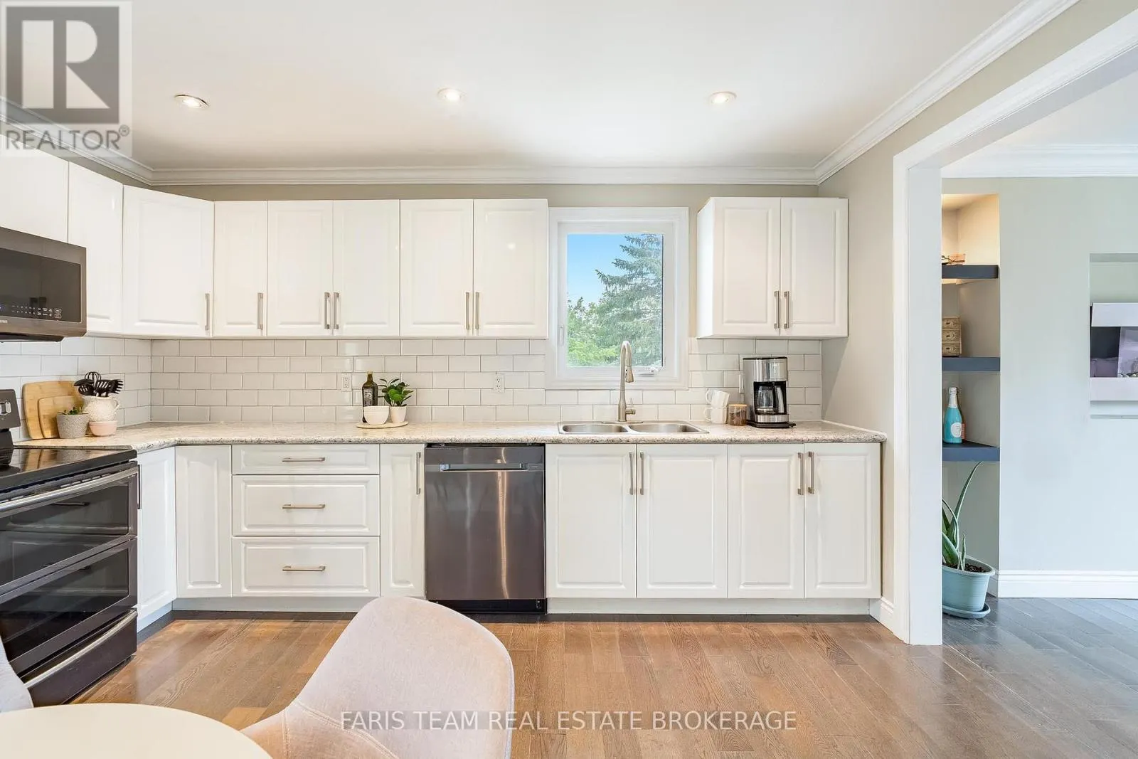 10 KAREN CRESCENT
