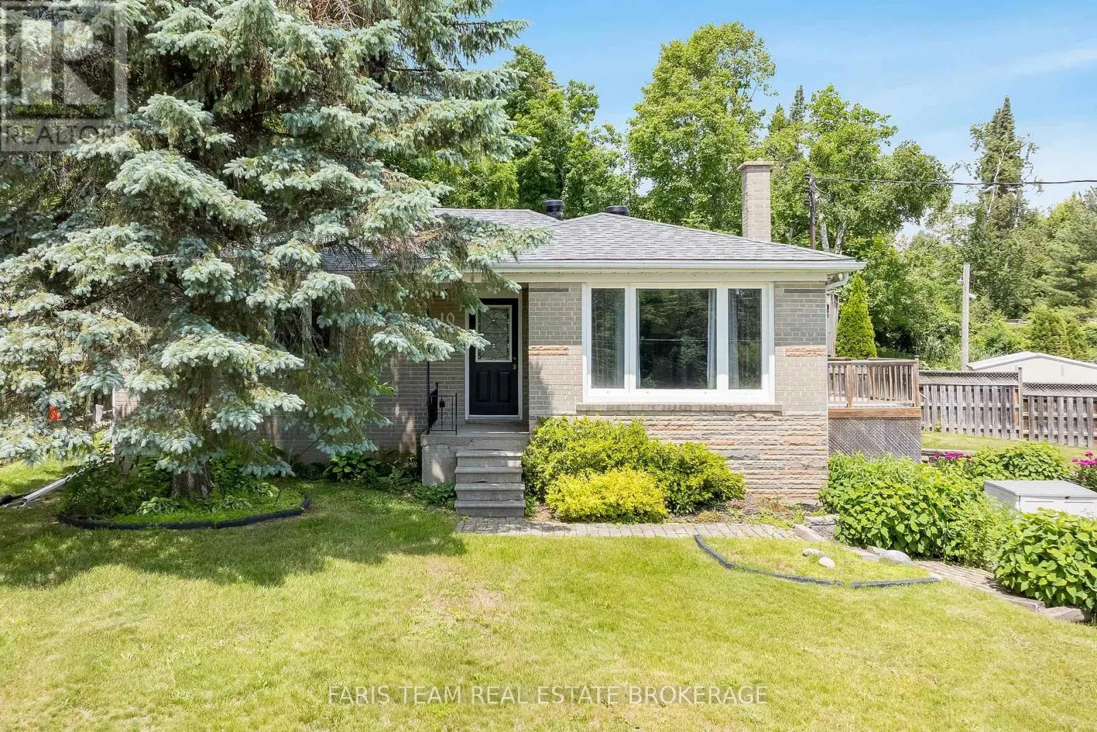 10 KAREN CRESCENT