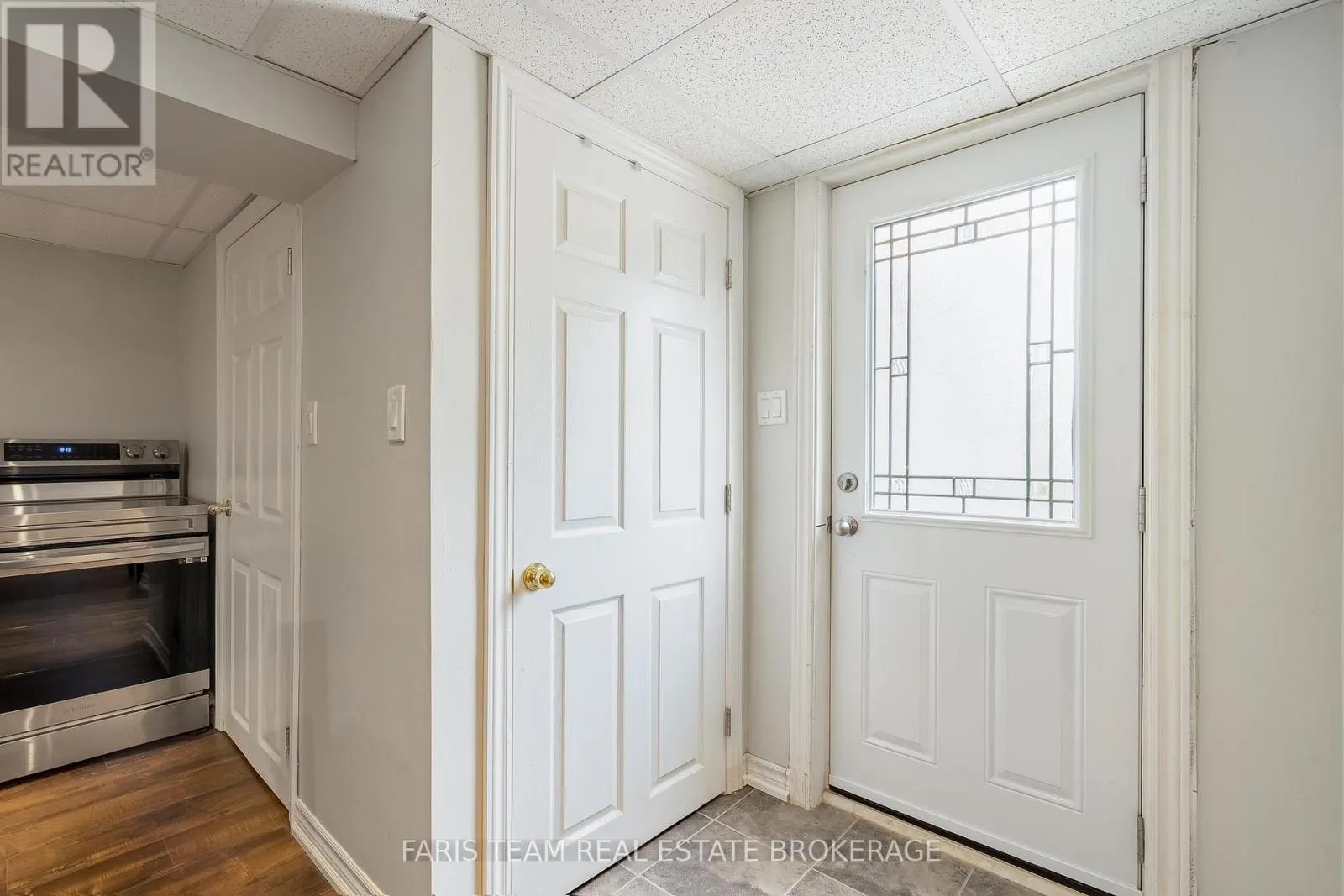 10 KAREN CRESCENT