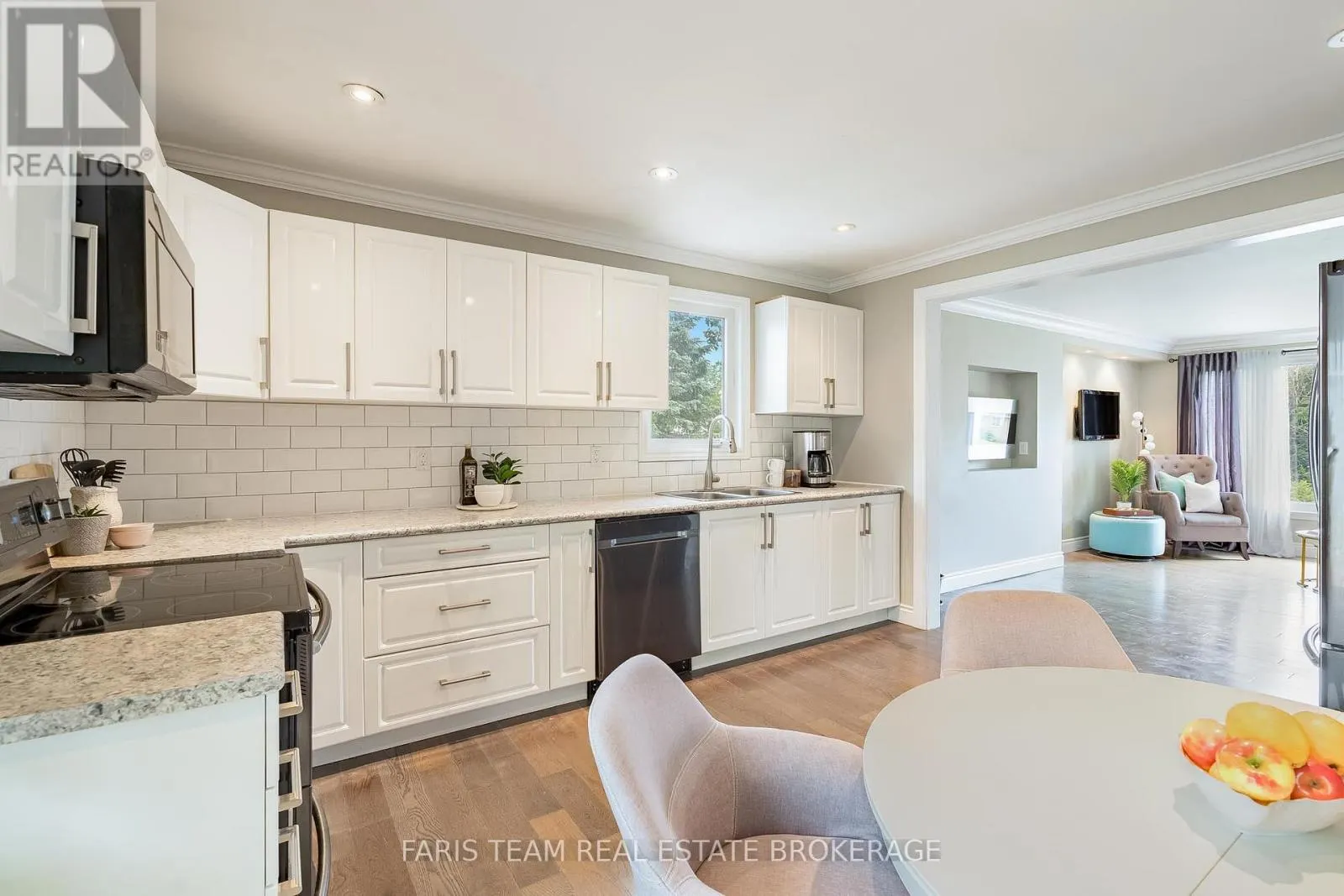 10 KAREN CRESCENT