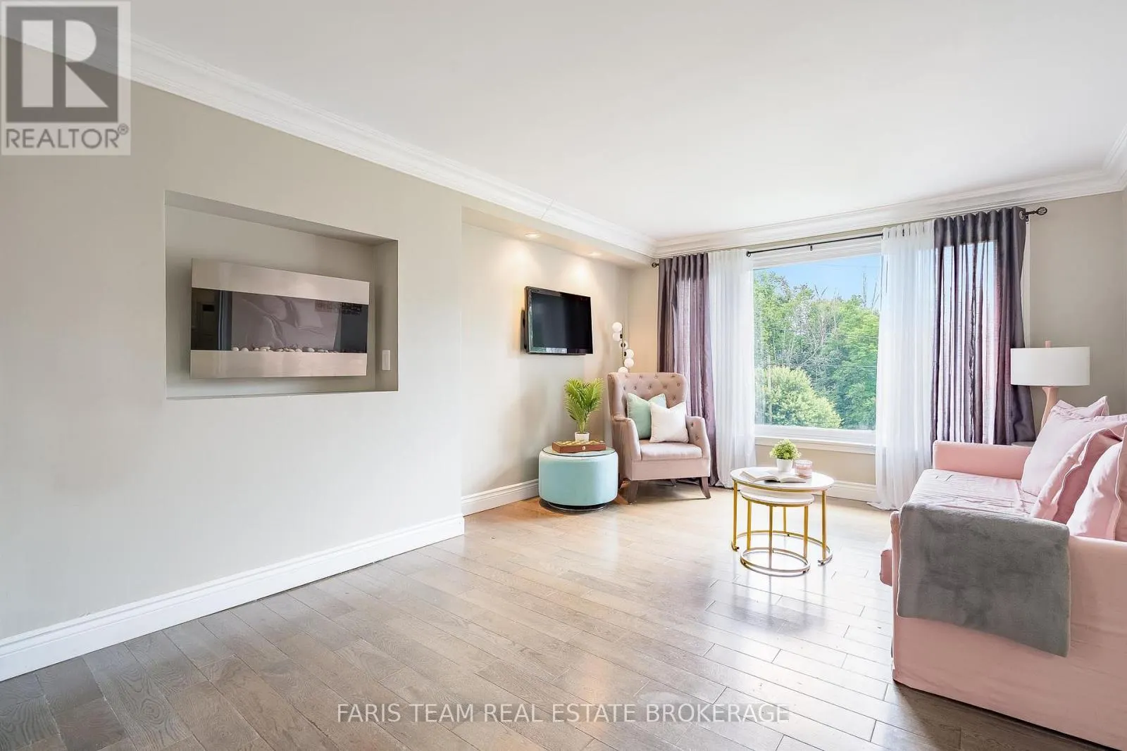 10 KAREN CRESCENT