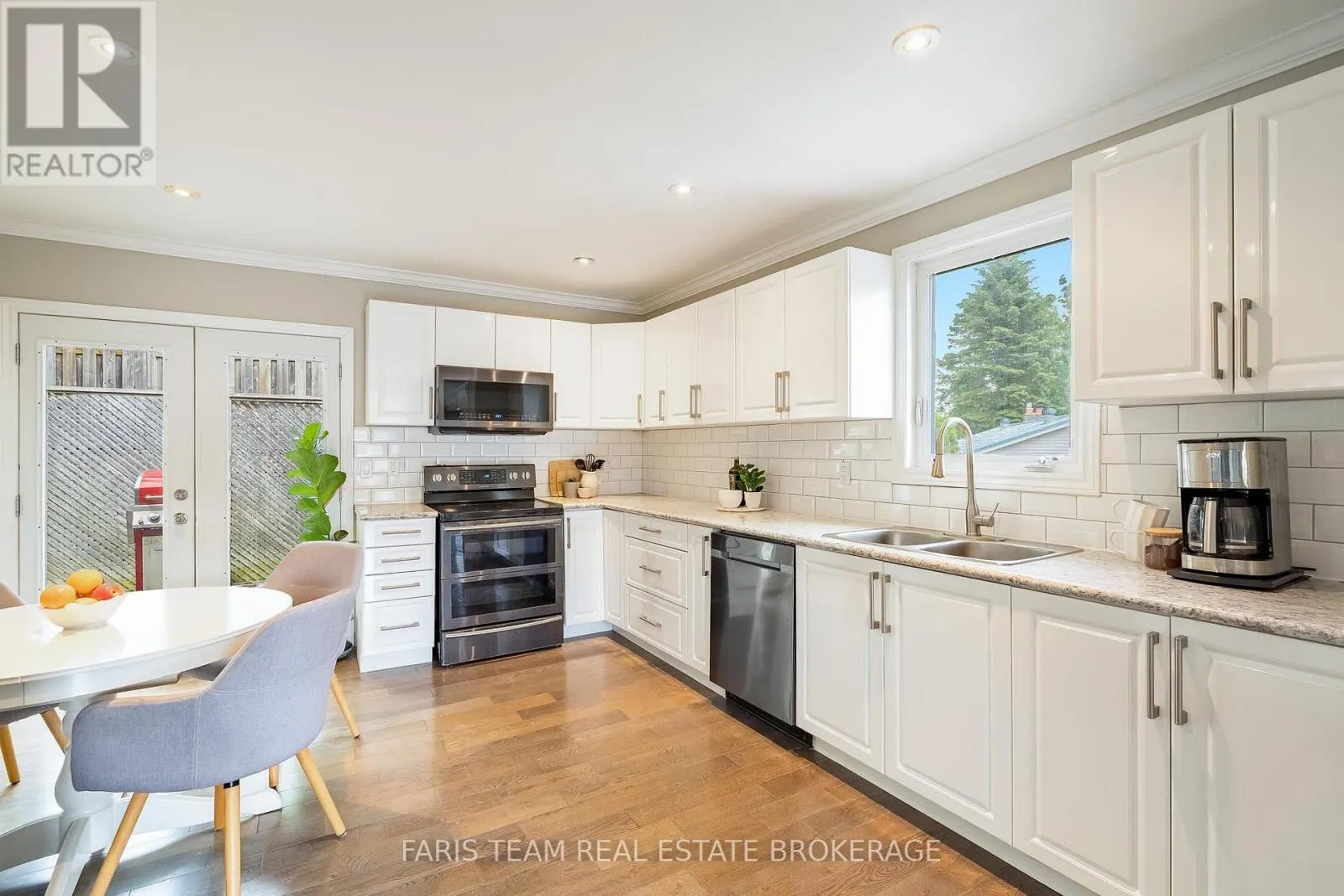 10 KAREN CRESCENT