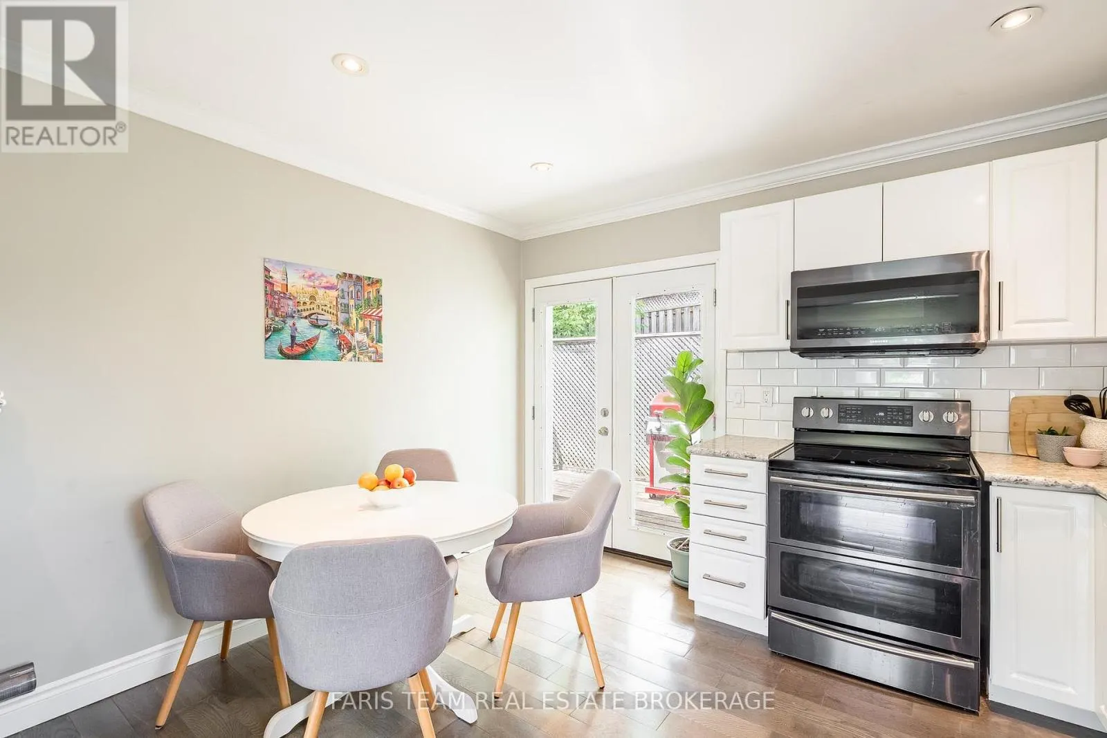 10 KAREN CRESCENT