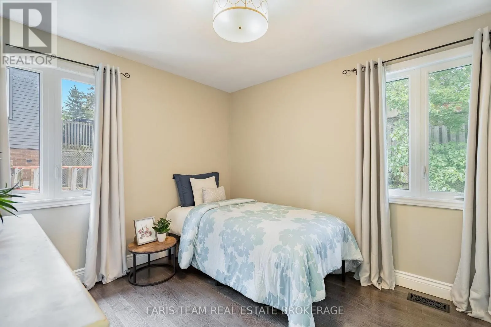 10 KAREN CRESCENT