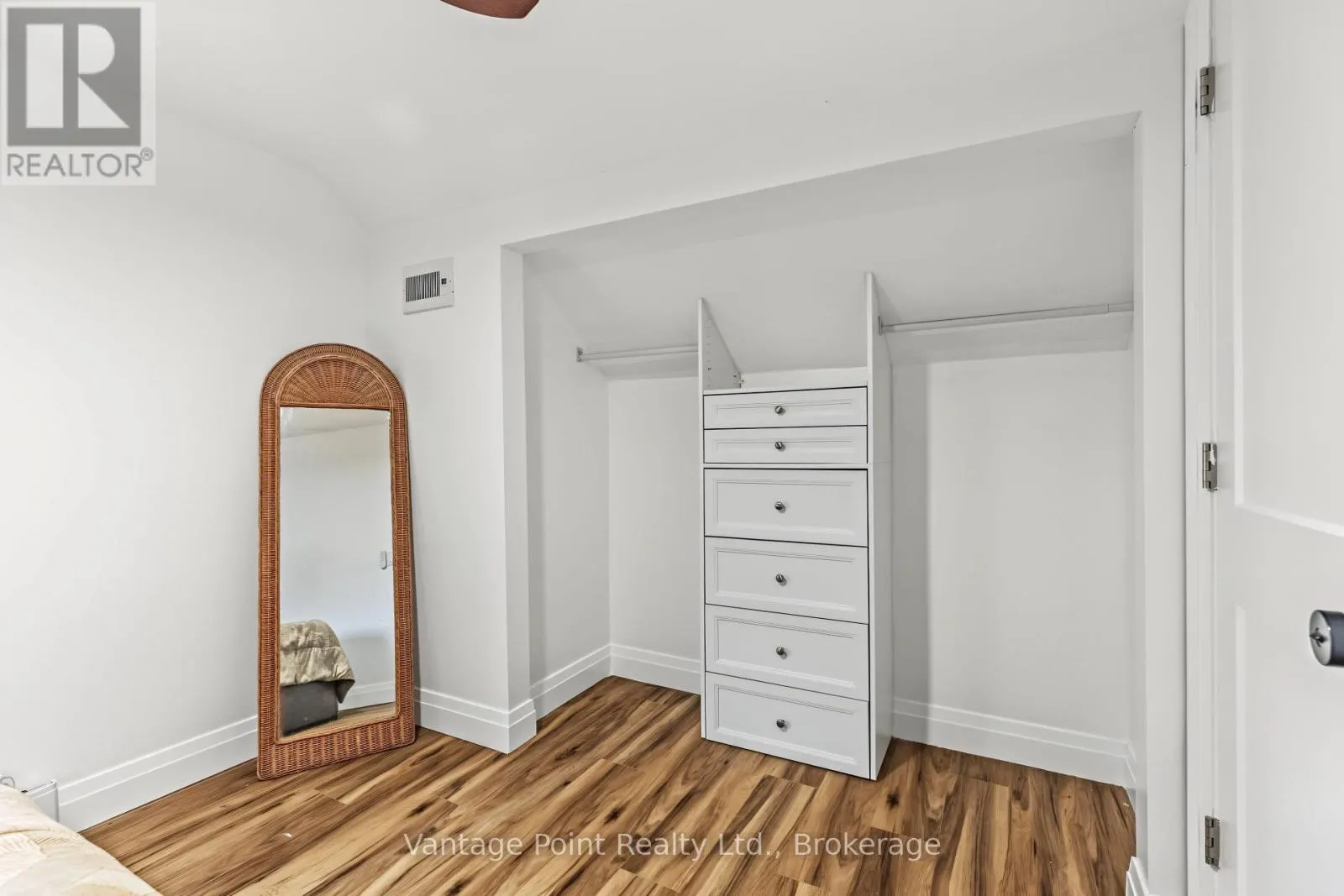 794097 124 GREY ROAD