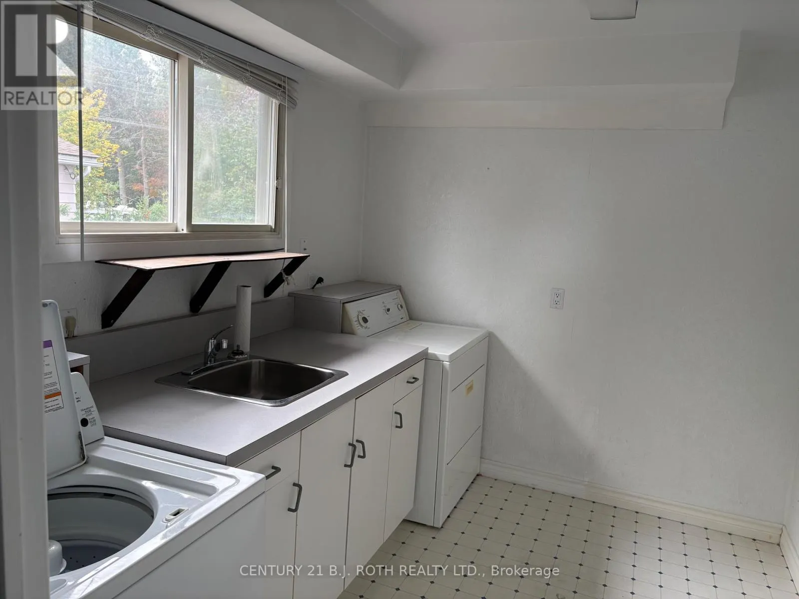 33 BEAUMAUR DRIVE