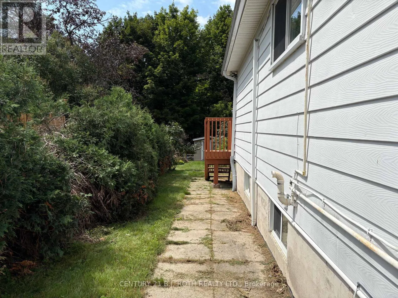 33 BEAUMAUR DRIVE