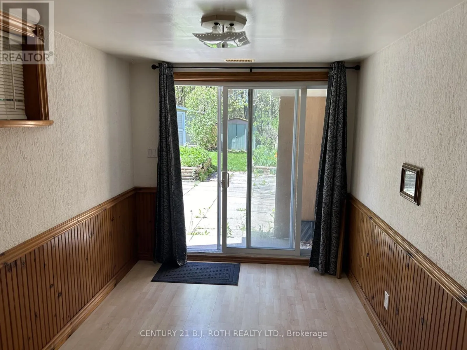 33 BEAUMAUR DRIVE