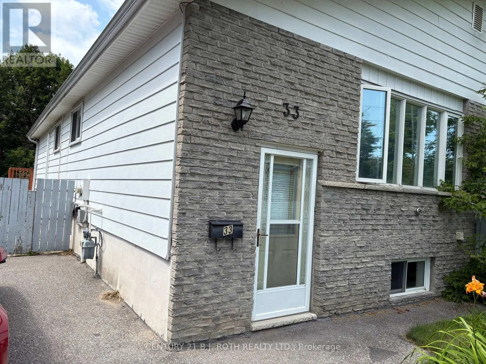 33 BEAUMAUR DRIVE