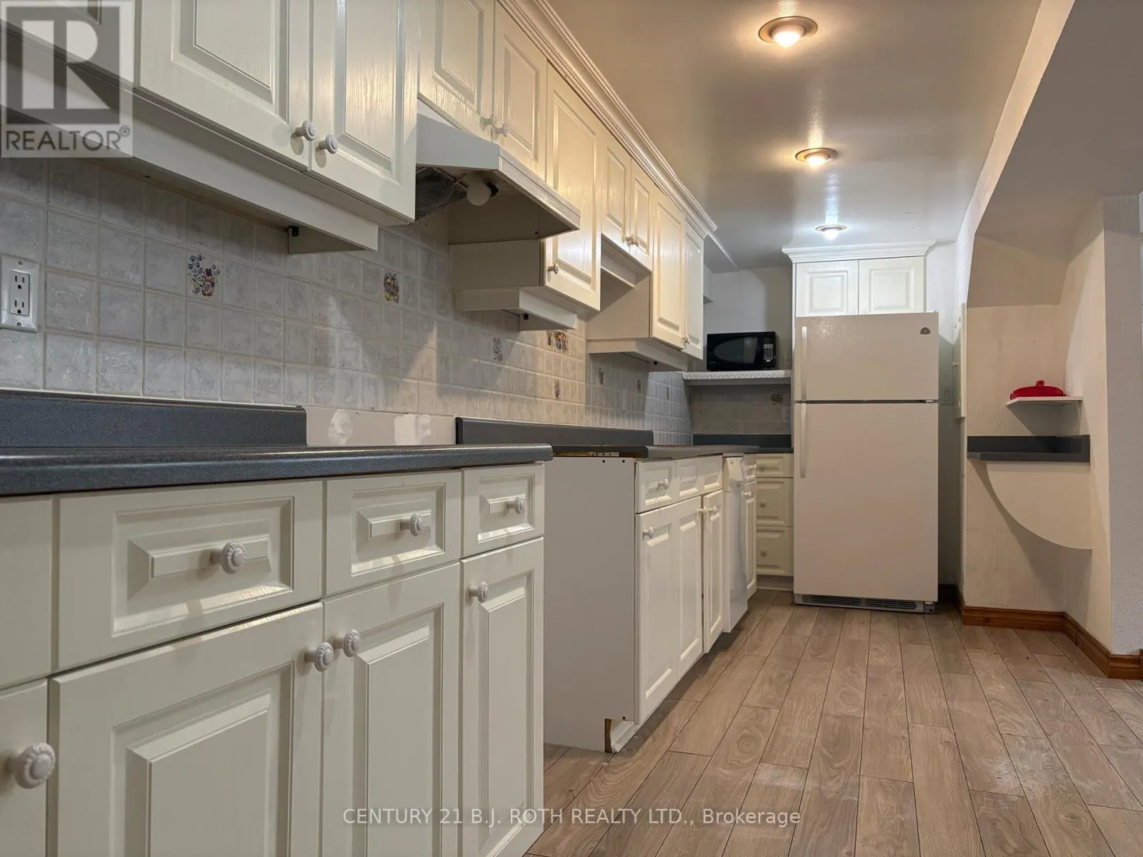 33 BEAUMAUR DRIVE