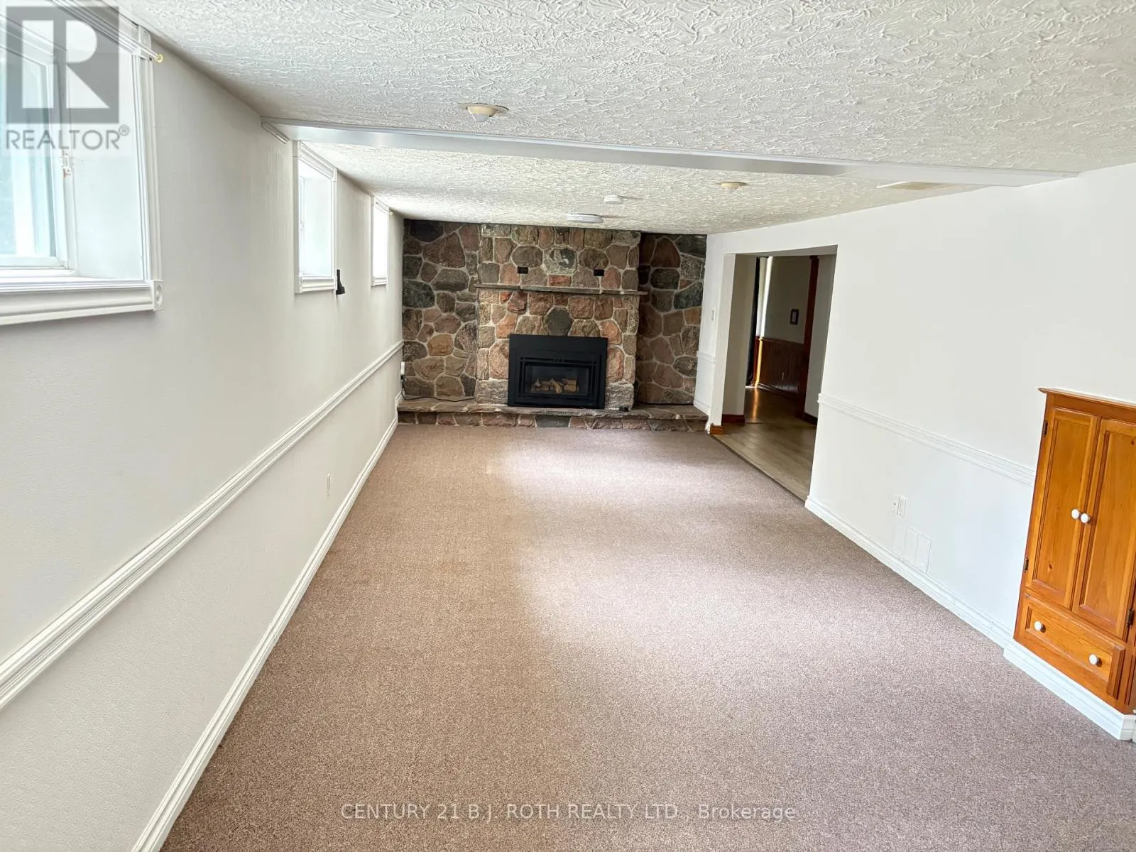 33 BEAUMAUR DRIVE