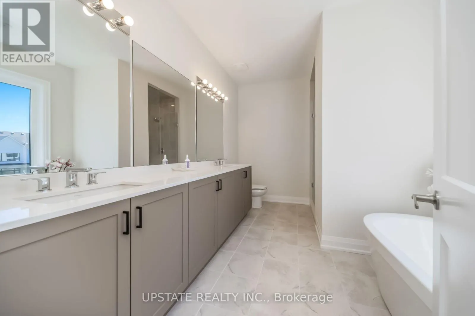 21 PEARSALL PLACE