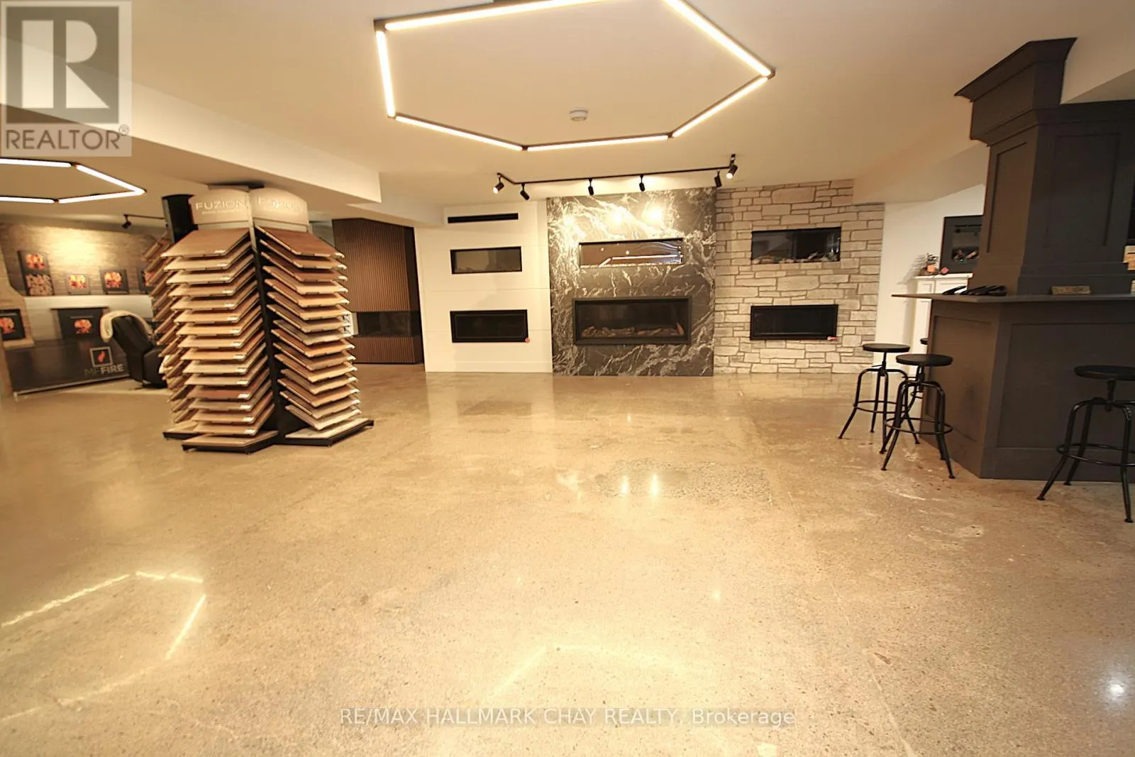 58 QUEEN ST STREET W