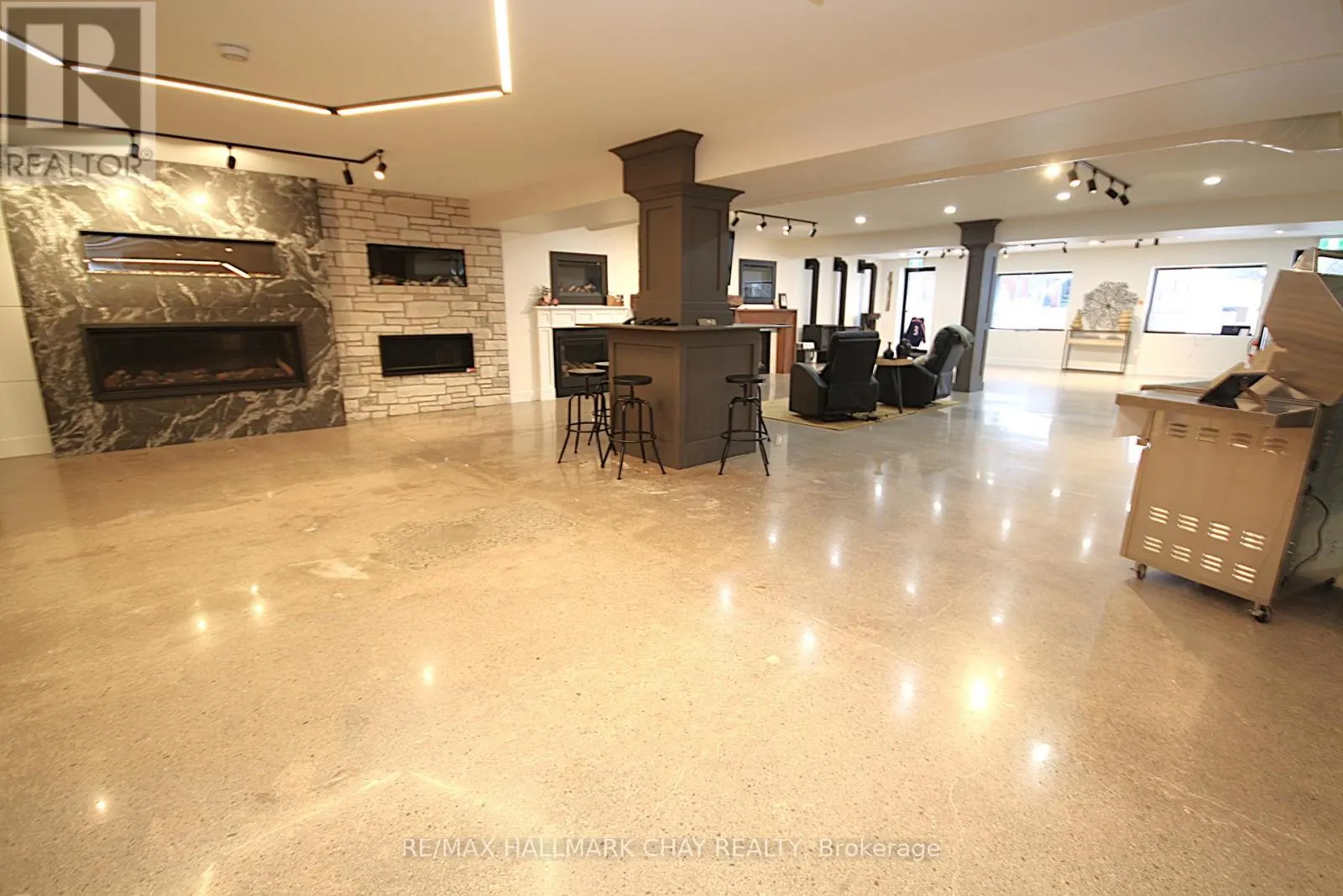 58 QUEEN ST STREET W